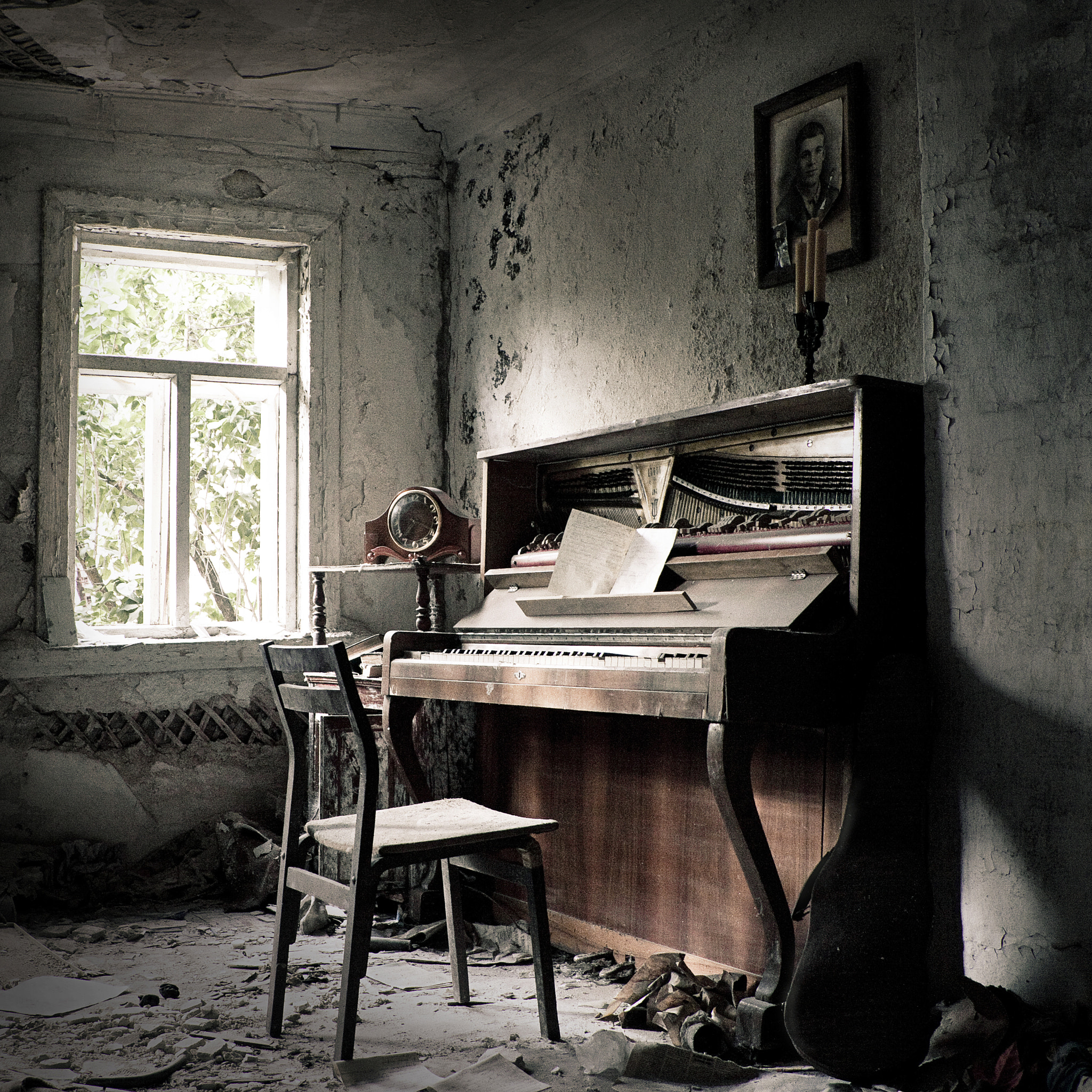 Canon EF 20-35mm F3.5-4.5 USM sample photo. Piano photography
