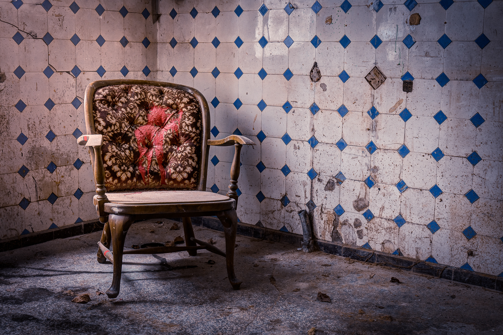 Sony a7 II + Canon EF 16-35mm F4L IS USM sample photo. The bloody chair... photography