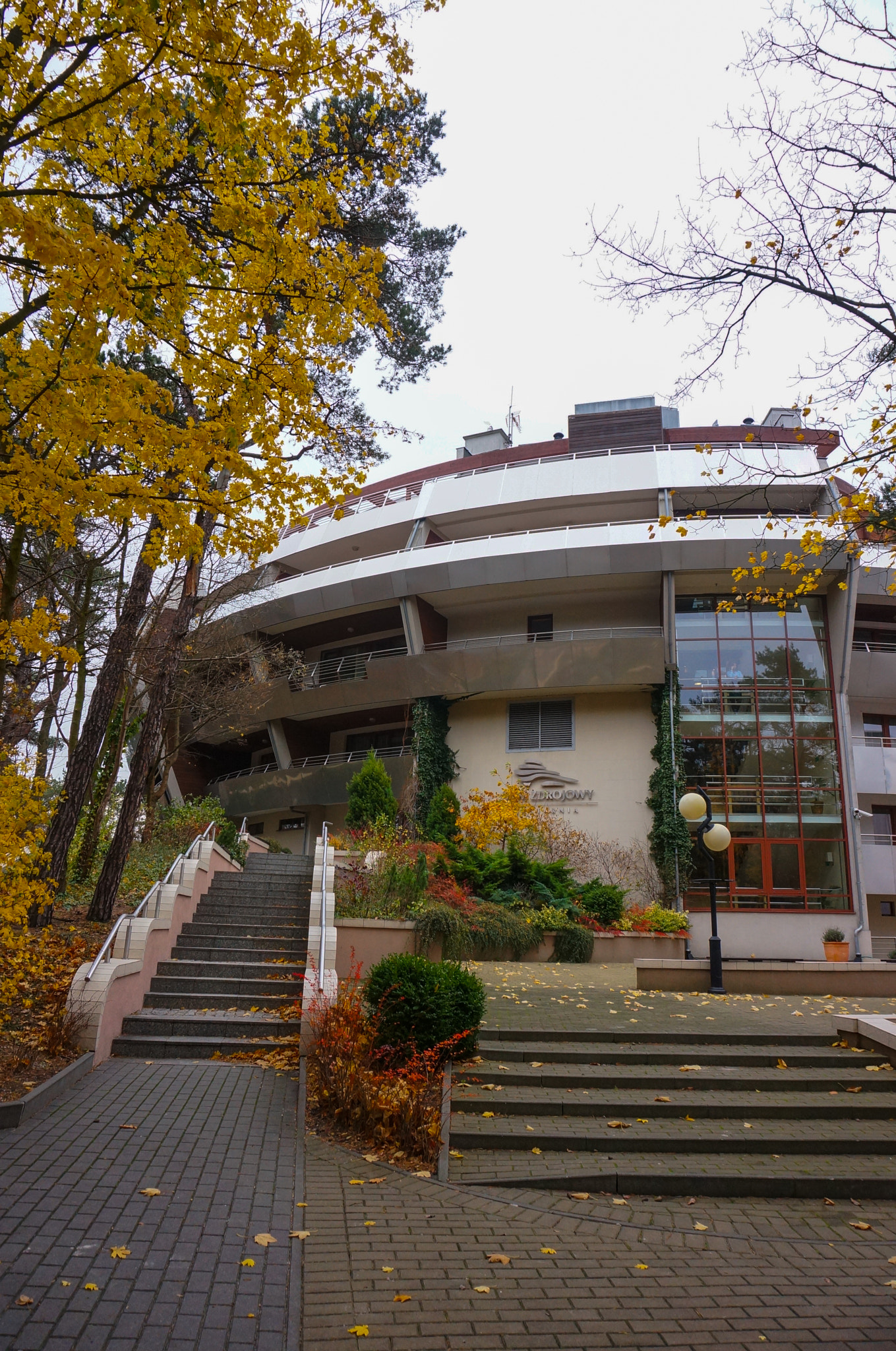 Sony E 16-50mm F3.5-5.6 PZ OSS sample photo. Modern apartment building photography