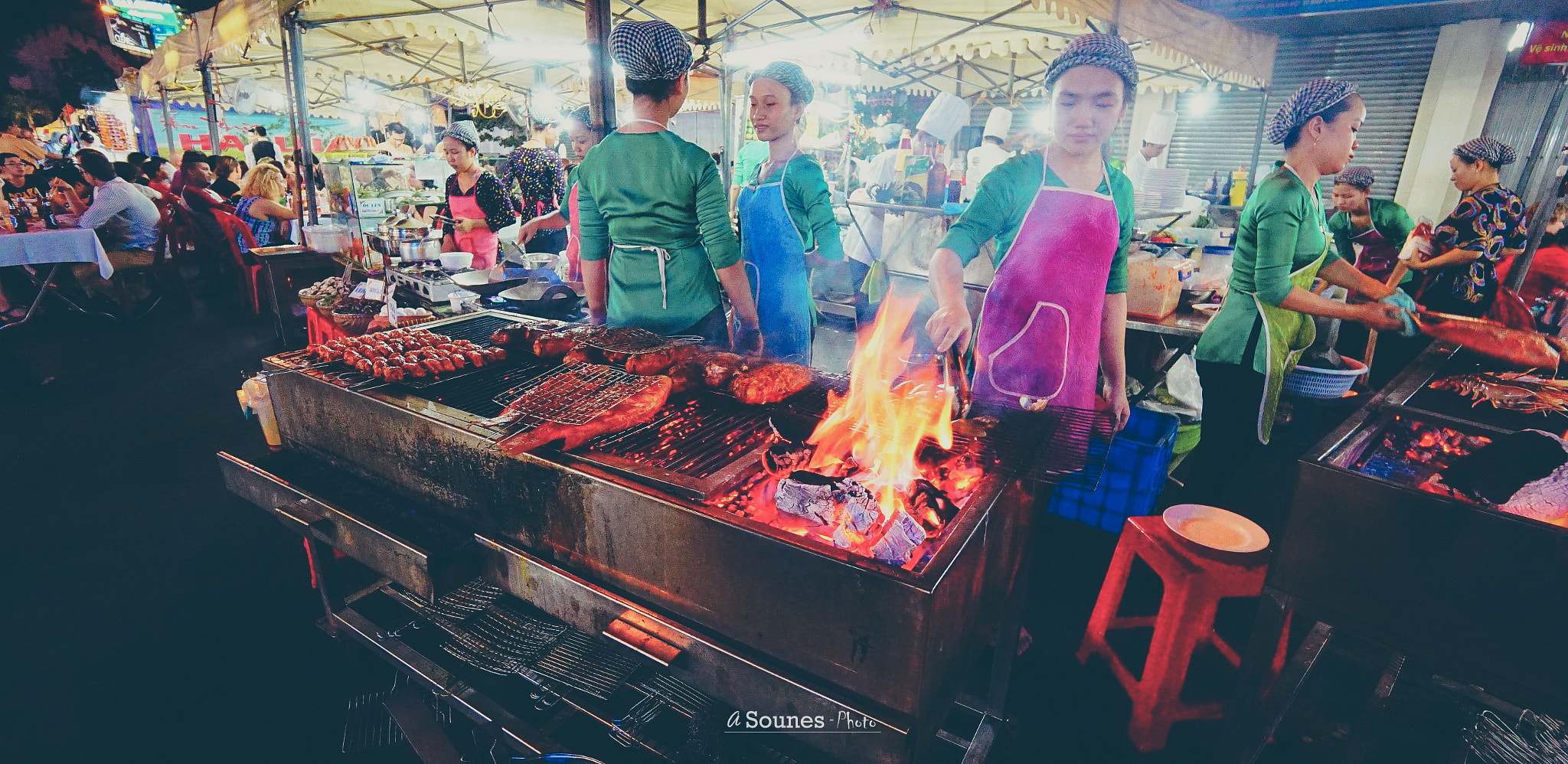 Sony Alpha a5000 (ILCE 5000) + Sony E 10-18mm F4 OSS sample photo. Vietnam street food photography