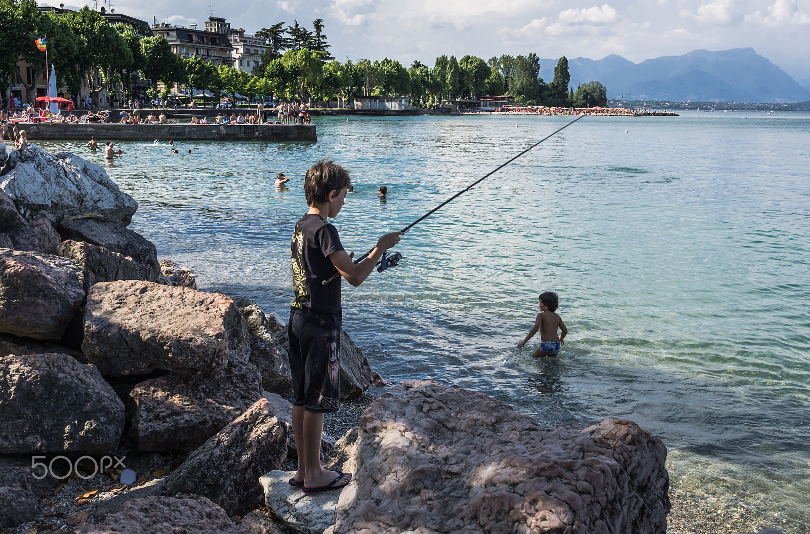 Sony Alpha NEX-5 + Sony Sonnar T* E 24mm F1.8 ZA sample photo. Desenzano fishing photography