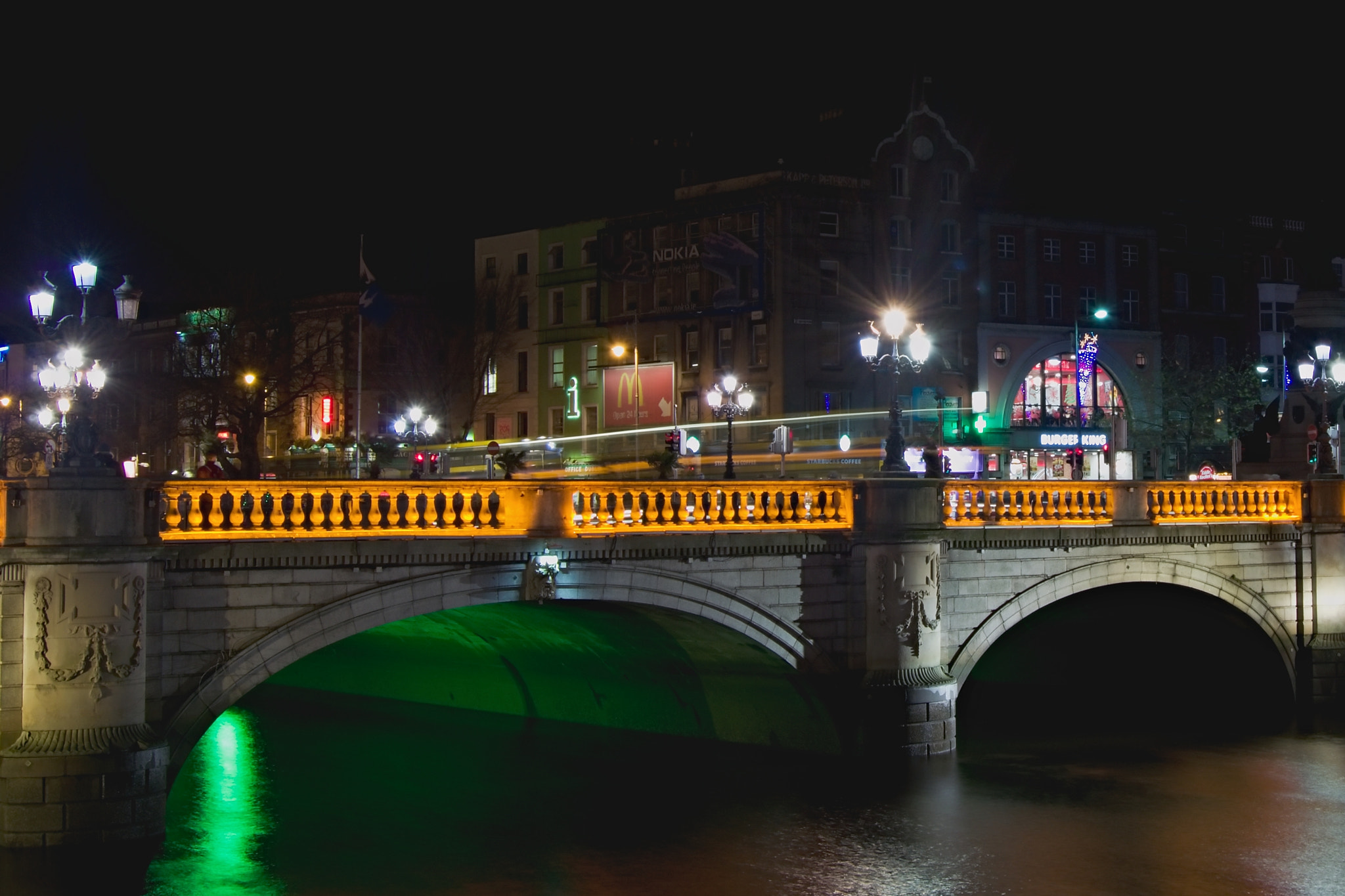 Nikon D3200 + 18.00 - 55.00 mm f/3.5 - 5.6 sample photo. O´connell bridge at night photography