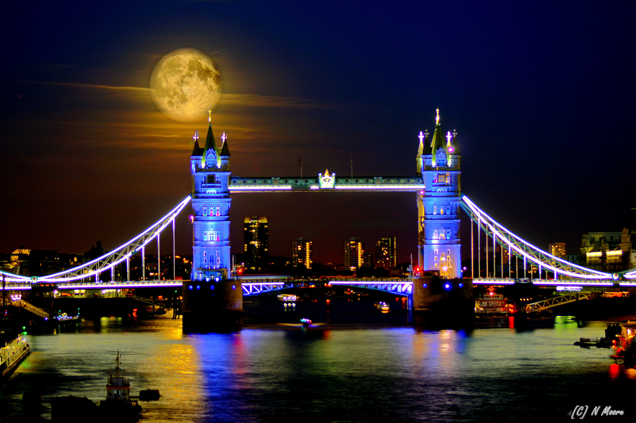 Sony Alpha DSLR-A550 + Sony 75-300mm F4.5-5.6 sample photo. Full moon over the thames photography