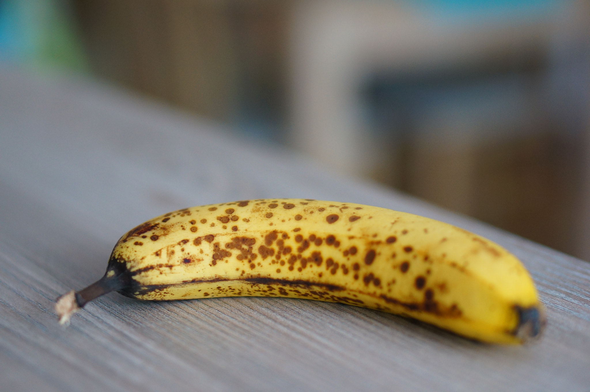 Sony Alpha NEX-5N + Sony E 50mm F1.8 OSS sample photo. Ripe banana photography