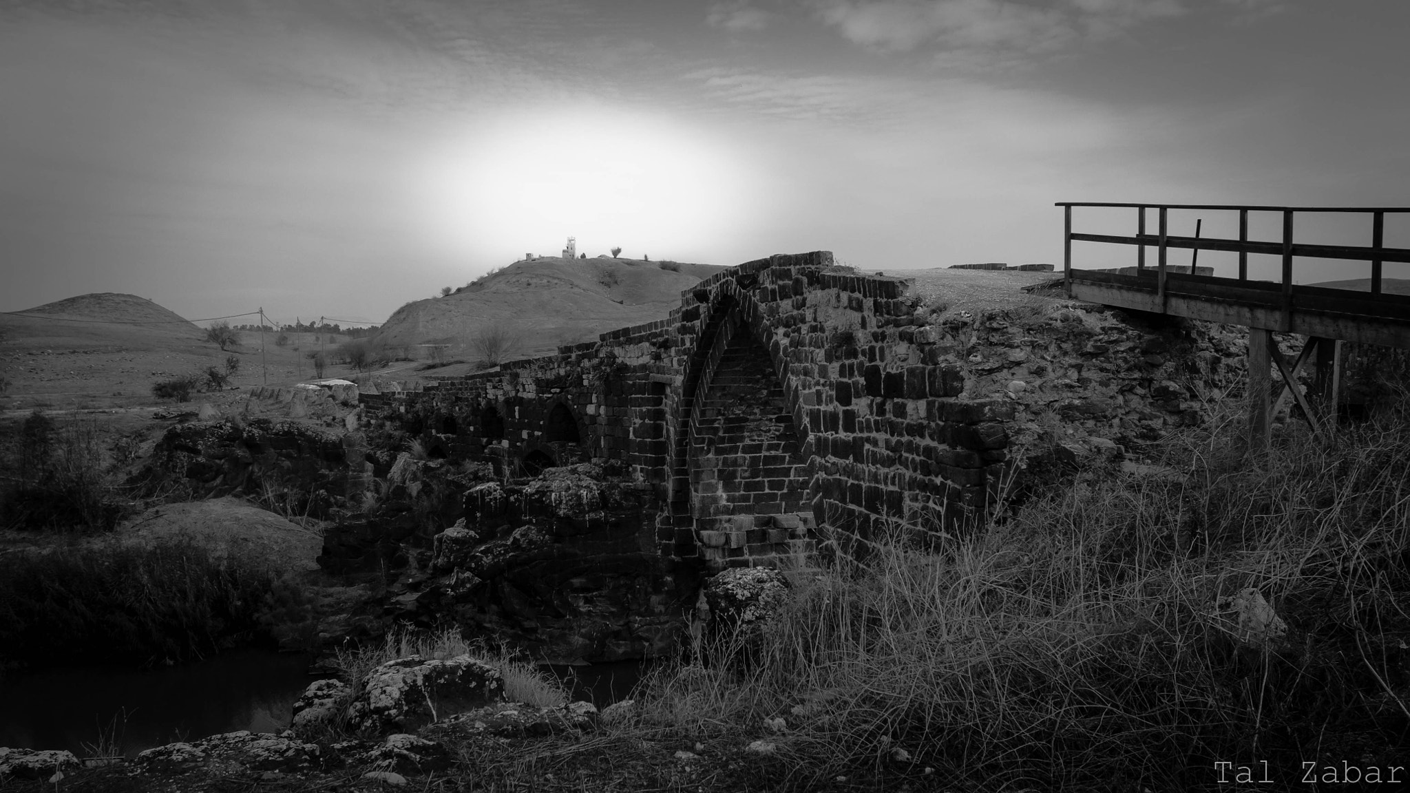 Canon EOS 450D (EOS Rebel XSi / EOS Kiss X2) sample photo. Bricks and bridges photography