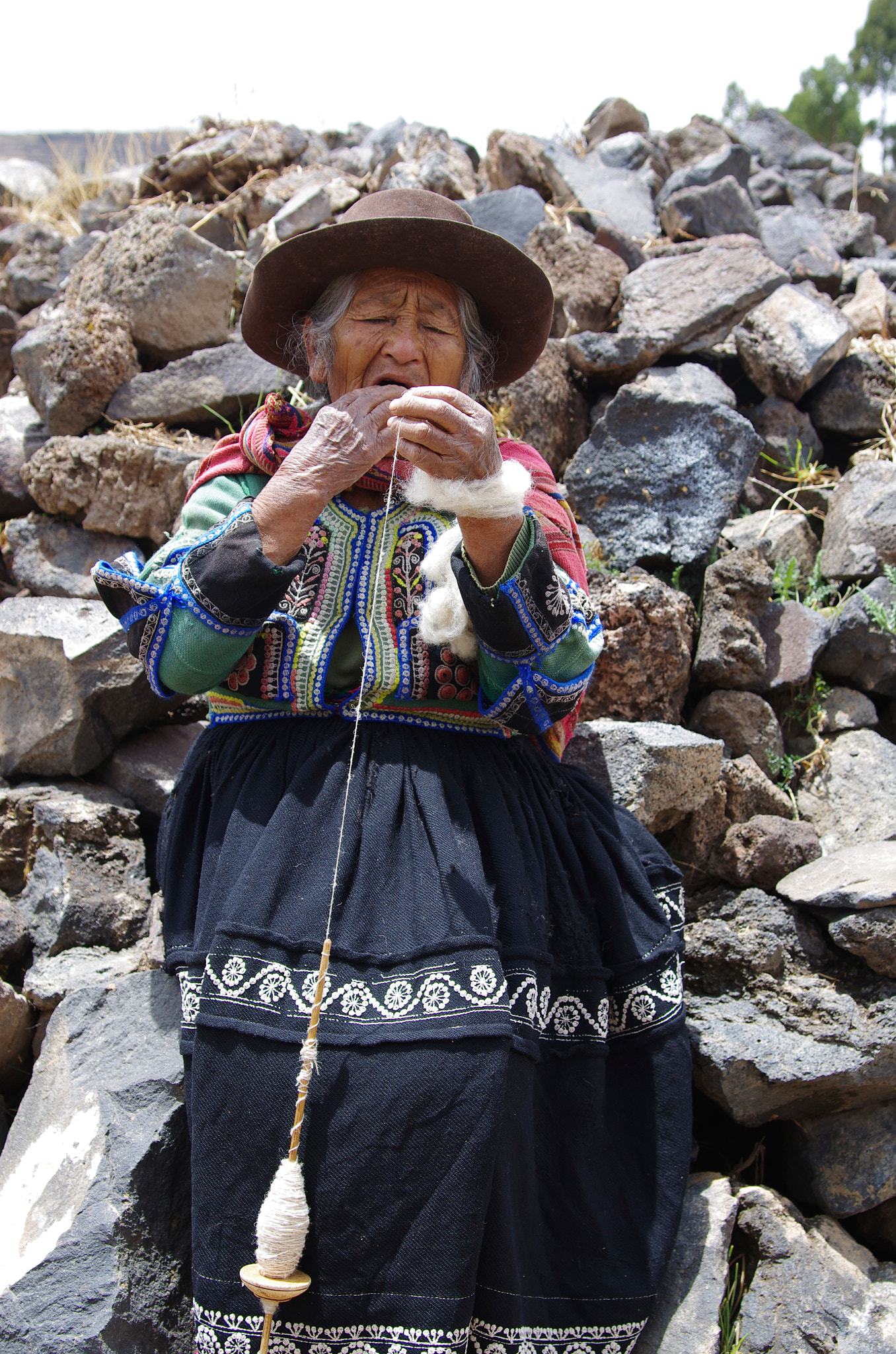 Tamron AF 28-75mm F2.8 XR Di LD Aspherical (IF) sample photo. Knitting in peru photography