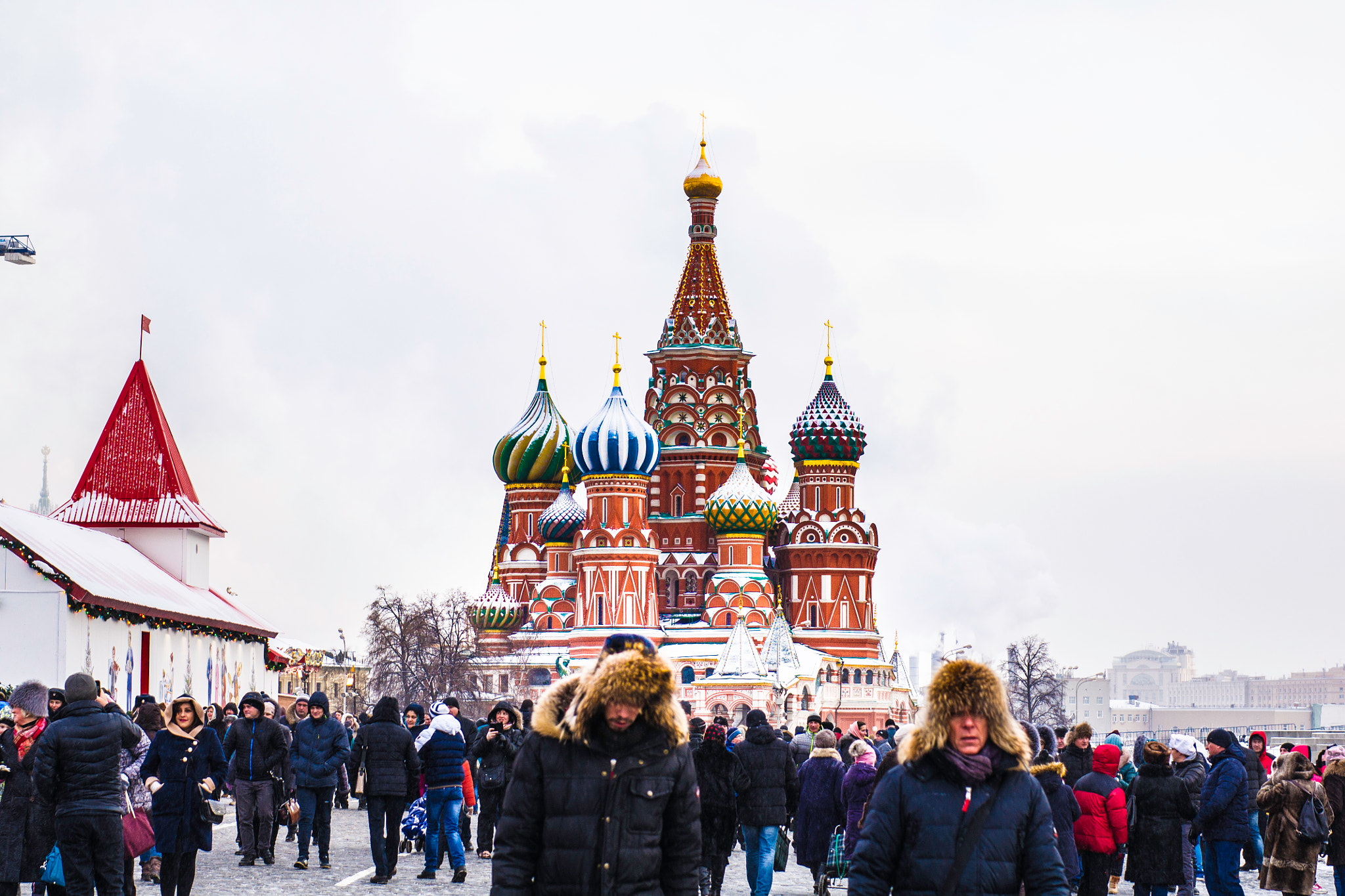 Sony Alpha DSLR-A500 + Sony 50mm F1.4 sample photo. Red square in the winter time photography