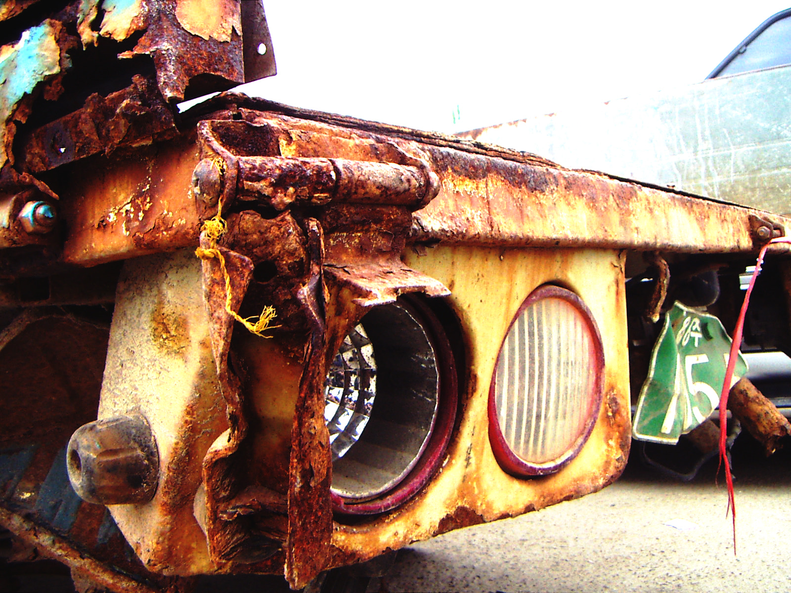 KONICA MINOLTA DiMAGE X21 sample photo. Rusty distorted numbers photography