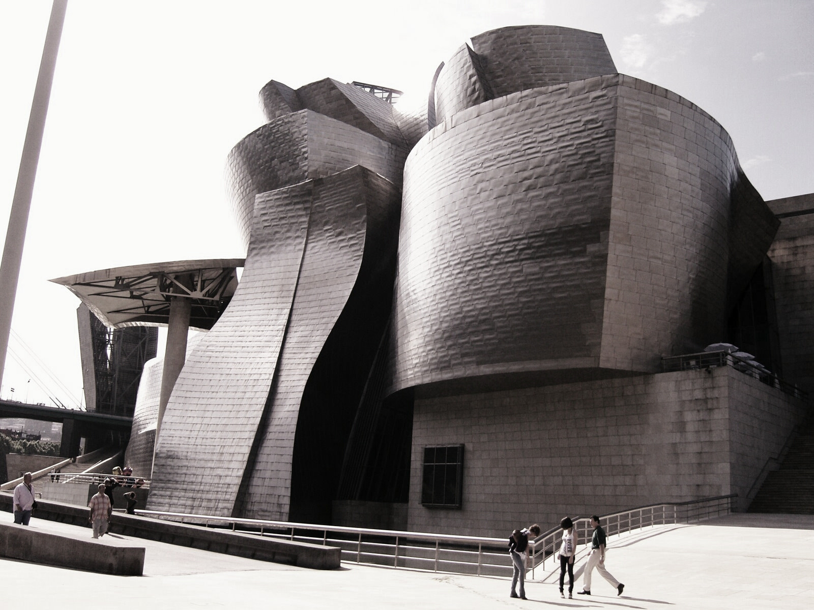Samsung VLUU NV10, NV10 sample photo. Gugenheim gallery at bilbao photography