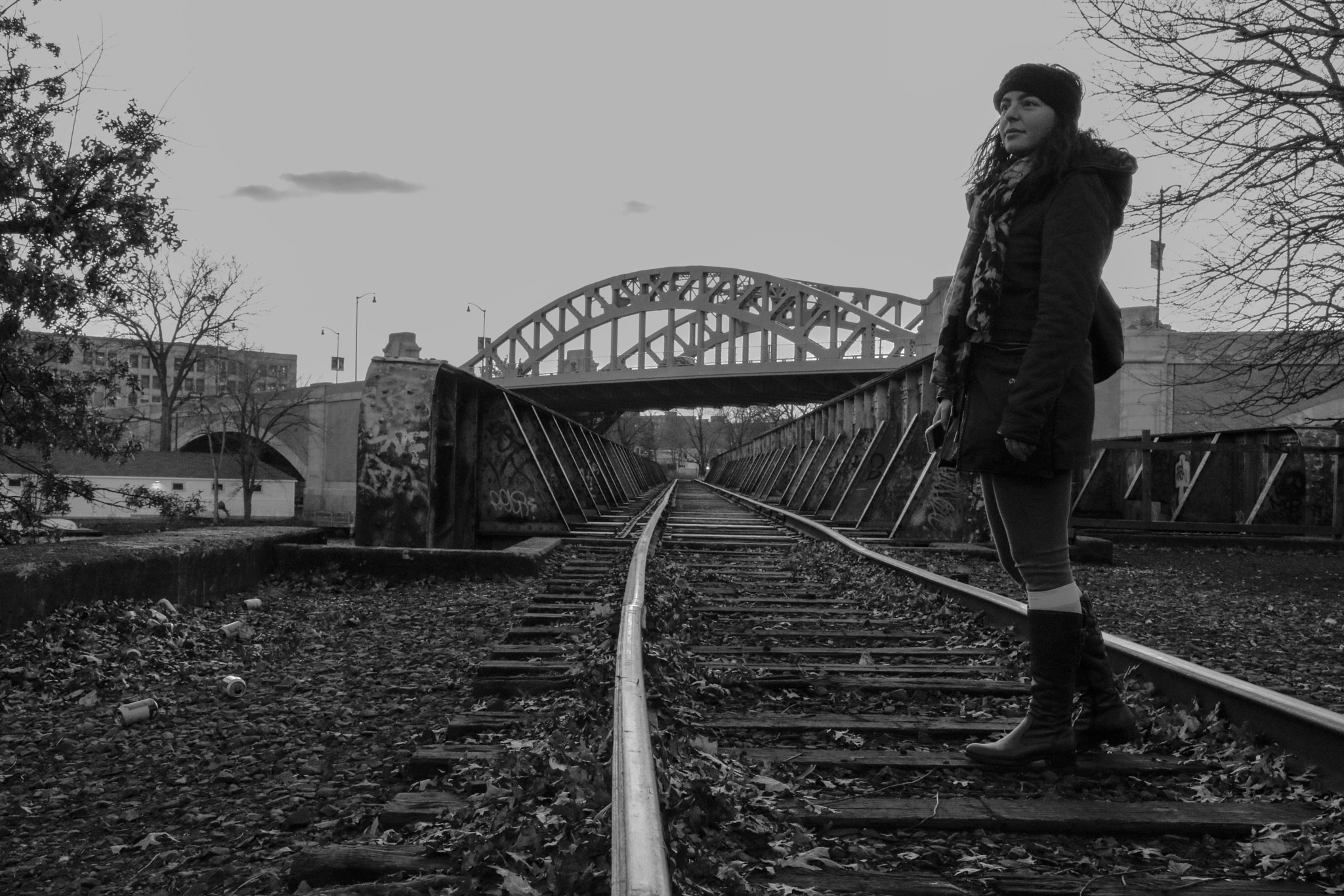 Canon EOS 750D (EOS Rebel T6i / EOS Kiss X8i) sample photo. Tracks black&white photography