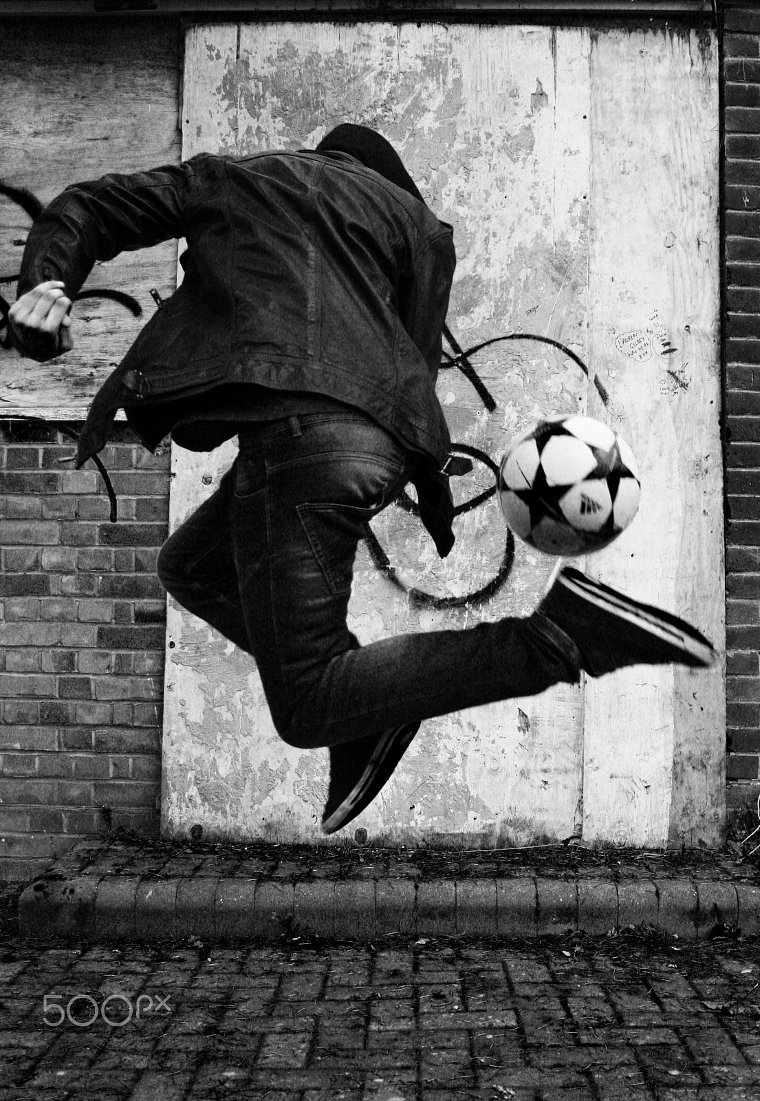 Canon EOS-1D Mark III sample photo. Black and white football photography