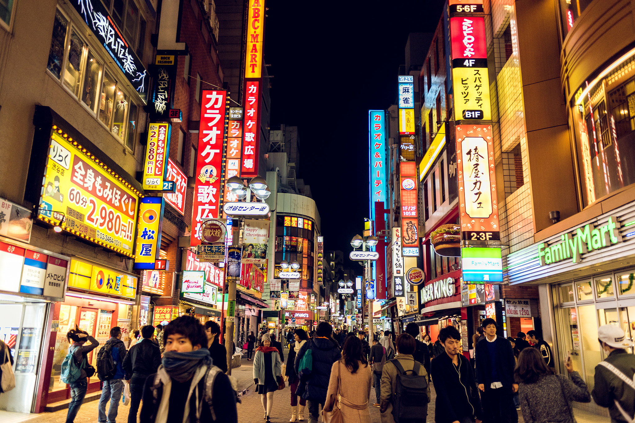 Nikon D750 + Nikon AF Nikkor 28mm F2.8D sample photo. Shibuya side street photography