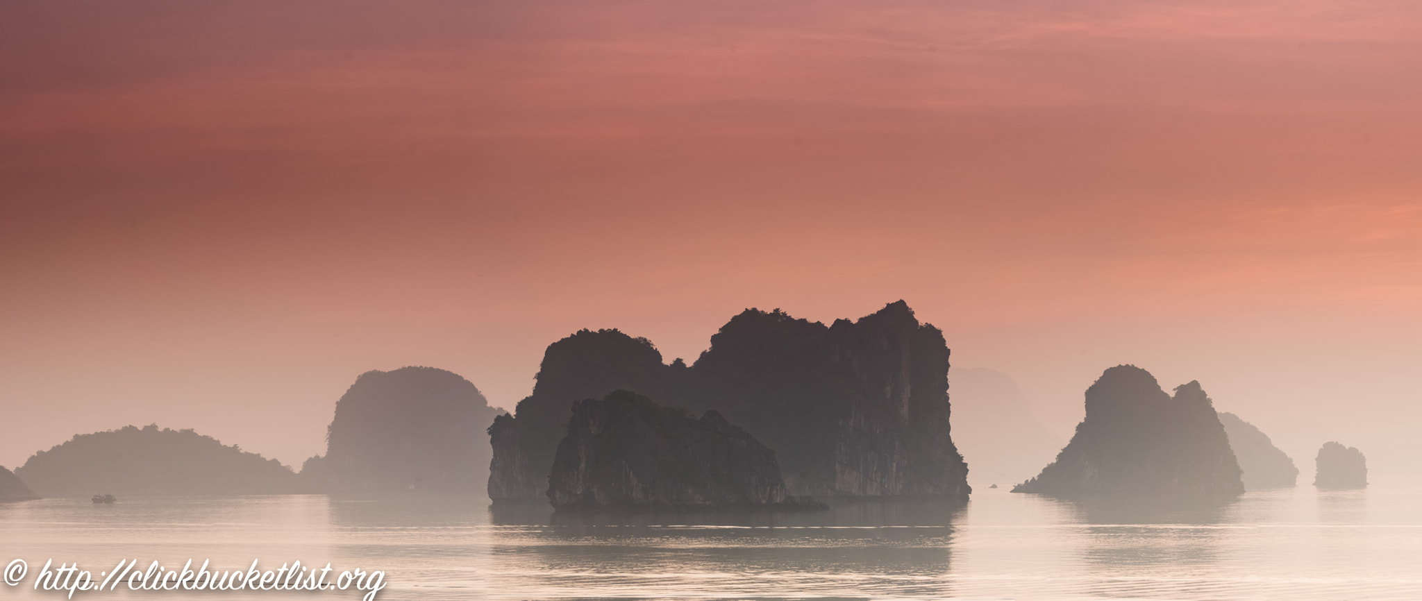 Sony 70-300mm F4.5-5.6 G SSM sample photo. Halong bay sunrise photography