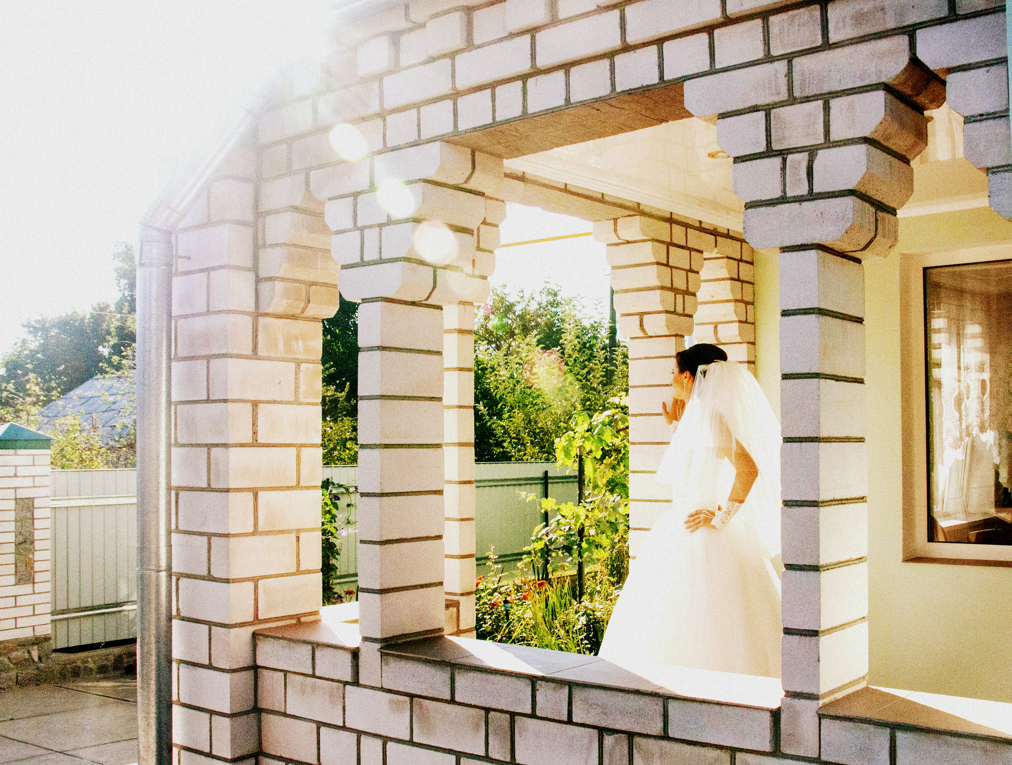 Sigma 18-200mm f/3.5-6.3 DC OS sample photo. Waiting for groom photography