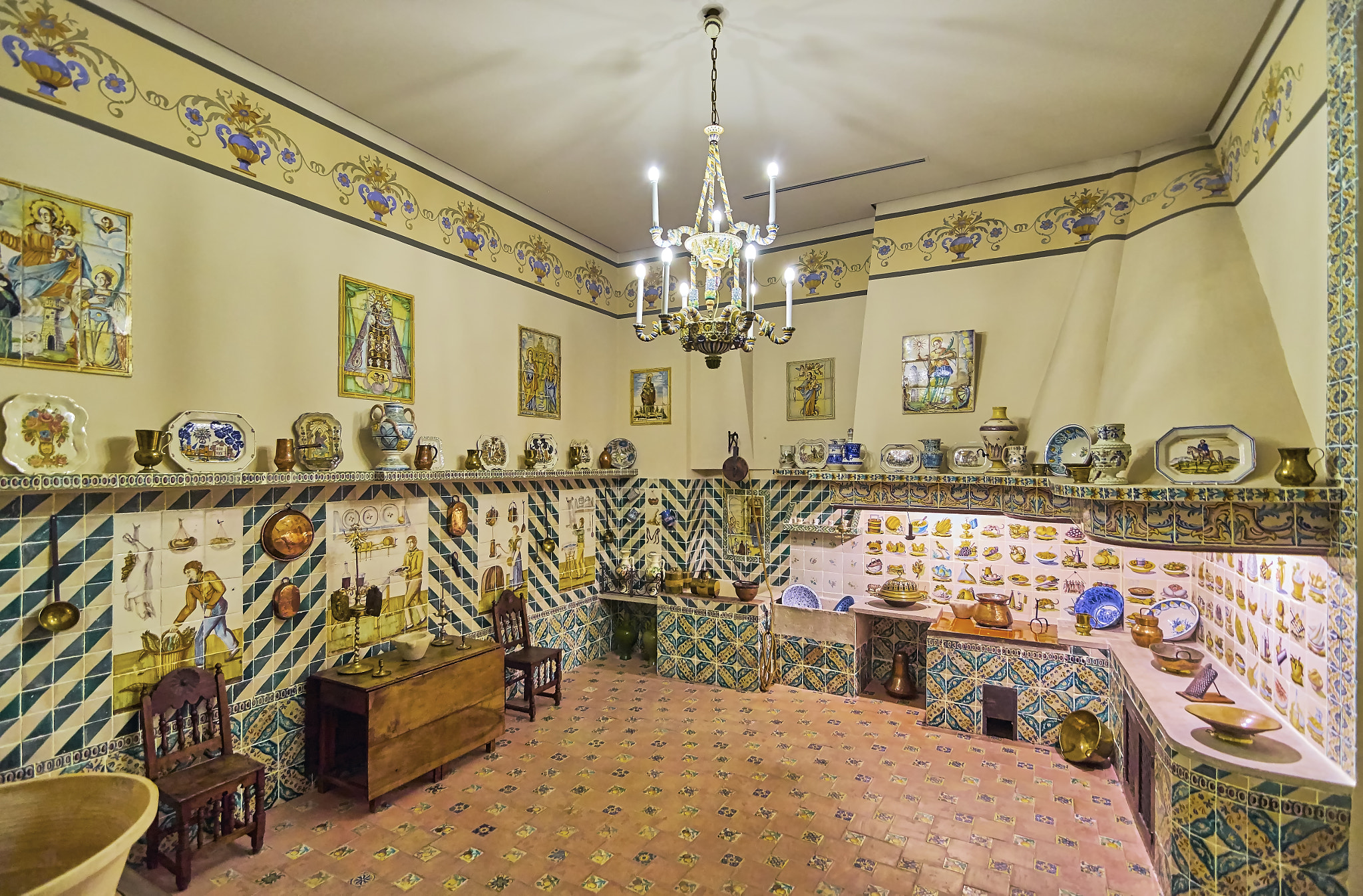 Tokina AT-X Pro 11-16mm F2.8 DX II sample photo. La cocina valenciana - museo nacional de cerámica photography