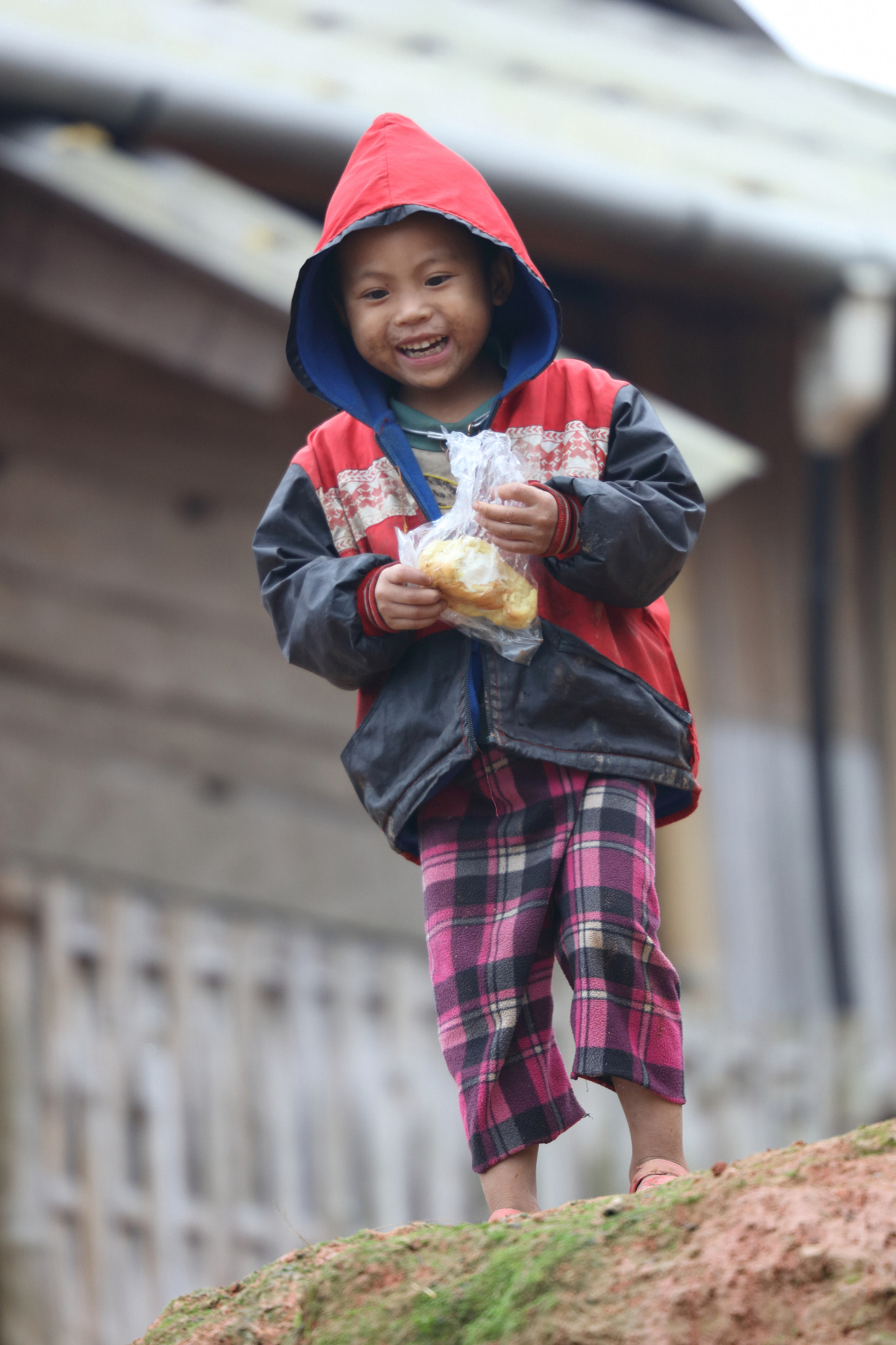 Canon EOS 5DS R + Canon EF 200mm F2L IS USM sample photo. Happy kid photography