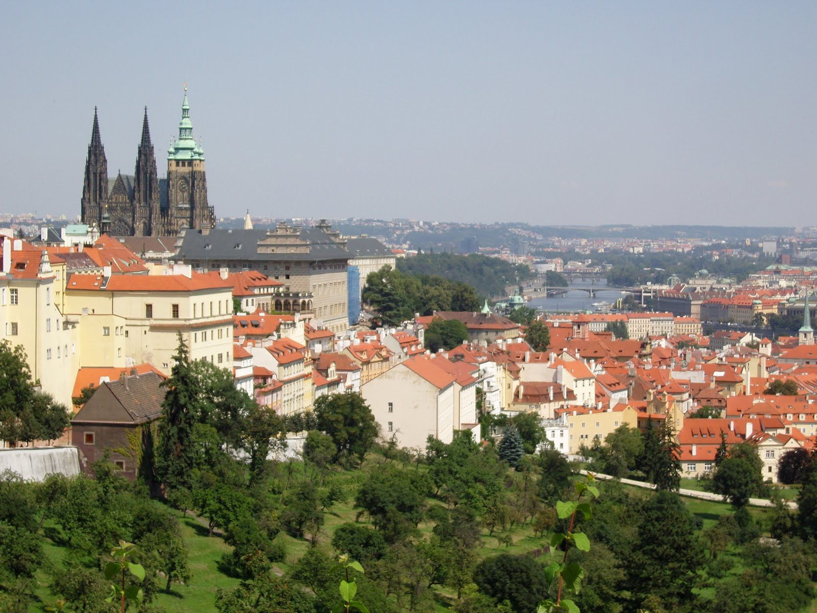 Samsung VLUU NV10, NV10 sample photo. Praha castle photography