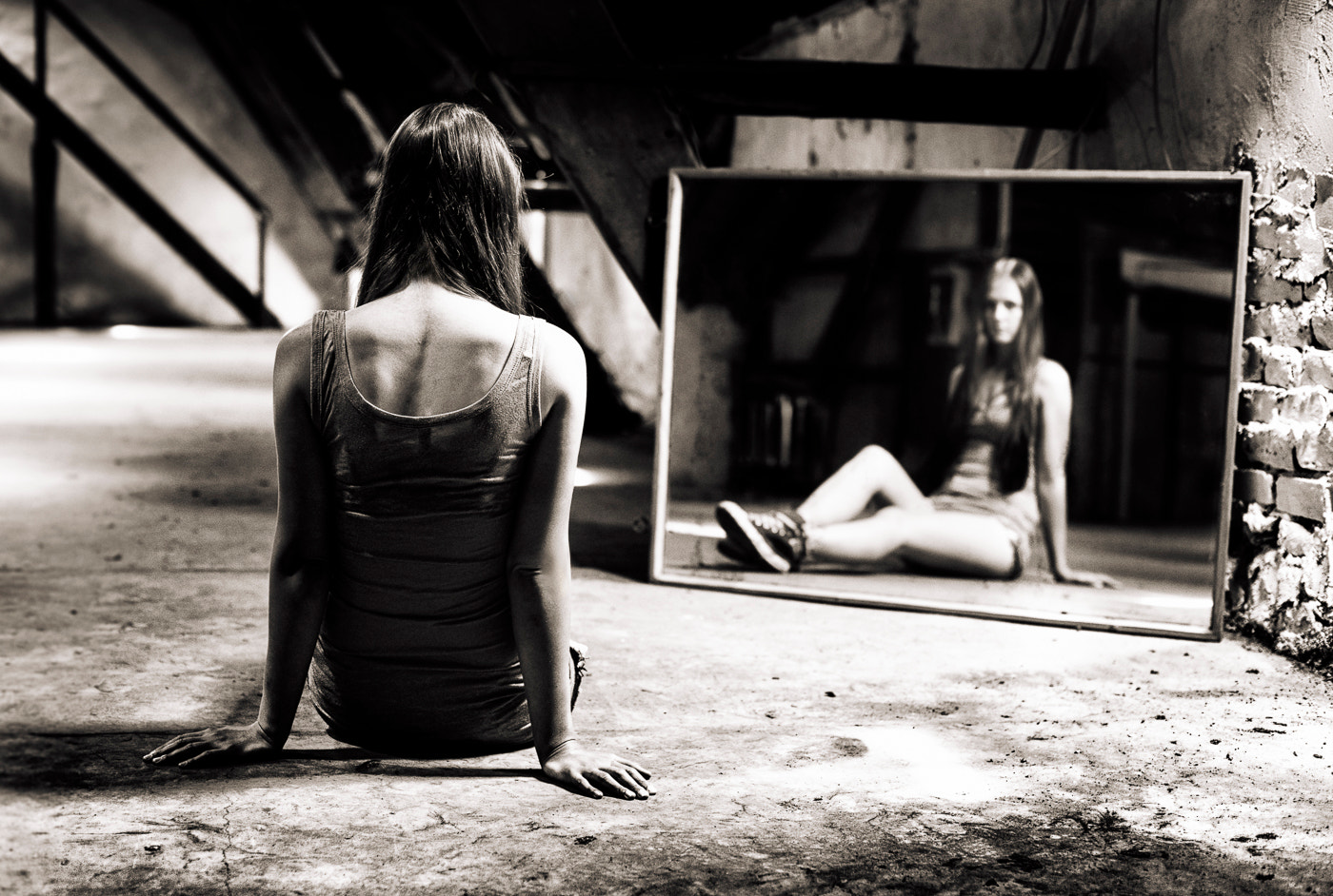 Sony a7 + Sony 50mm F1.4 sample photo. The mirror photography