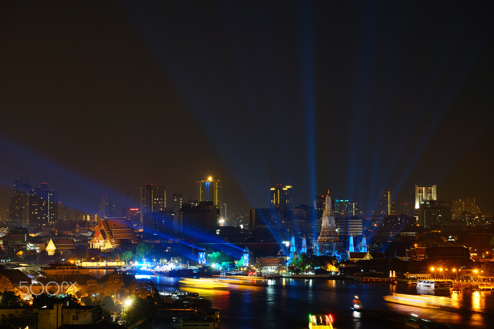 Sony FE 70-200mm F4 G OSS sample photo. Temple of dawn light show photography
