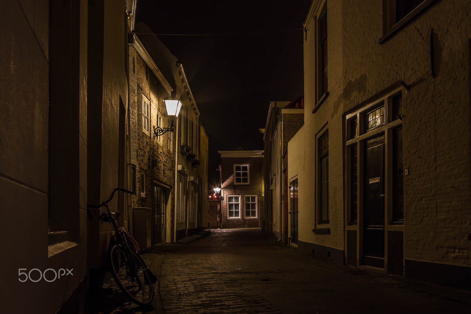 Sigma 15-30mm f/3.5-4.5 EX DG Aspherical sample photo. Little street in zierikee photography