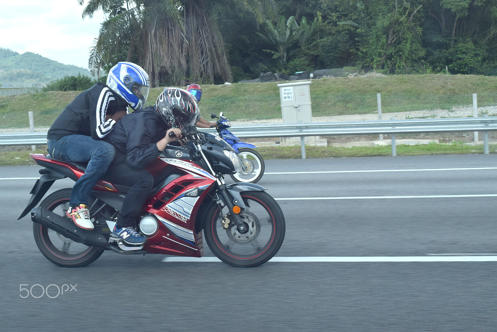 Sigma 50-150mm F2.8 EX APO DC HSM II sample photo. Race photography