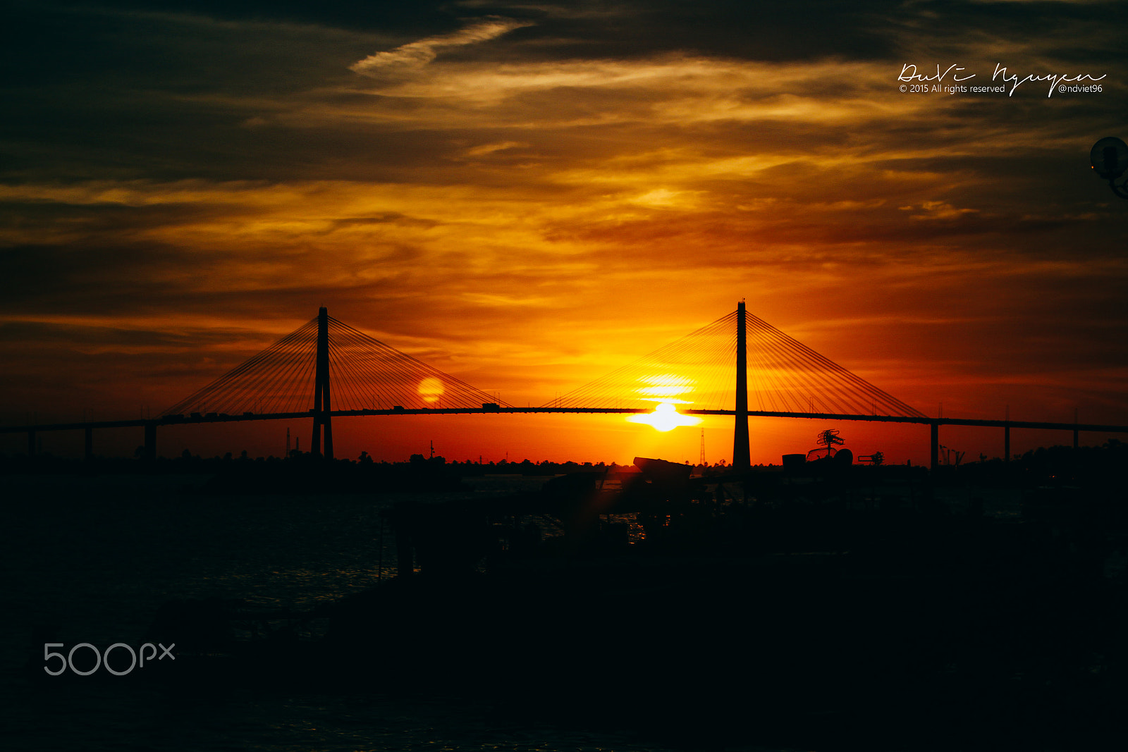 Canon EOS 500D (EOS Rebel T1i / EOS Kiss X3) sample photo. The sun over bridge photography
