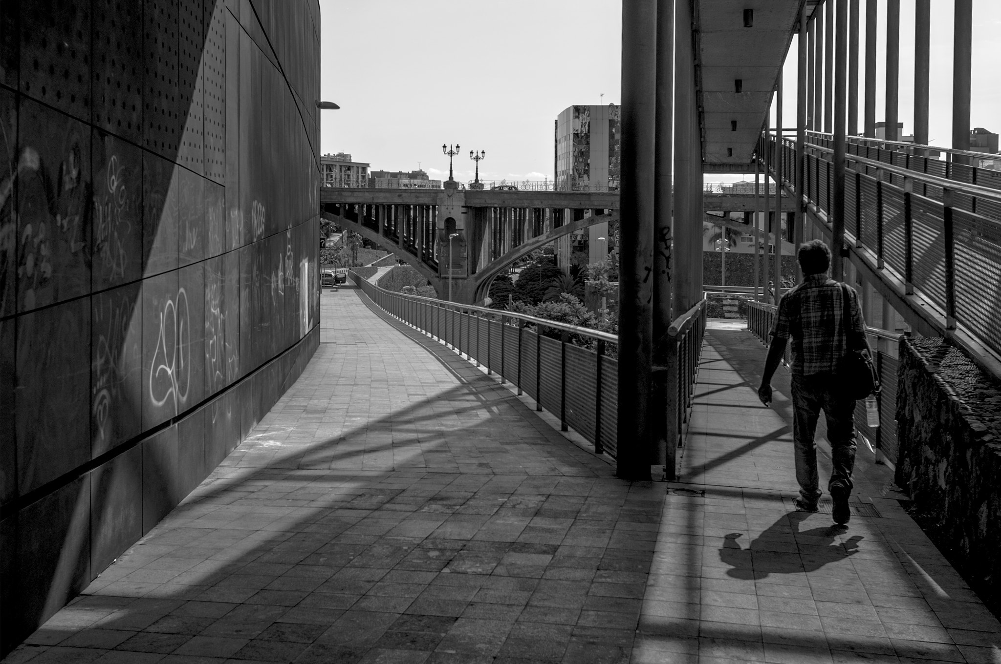 Nikon AF Nikkor 28mm F2.8D sample photo. Deambulando photography