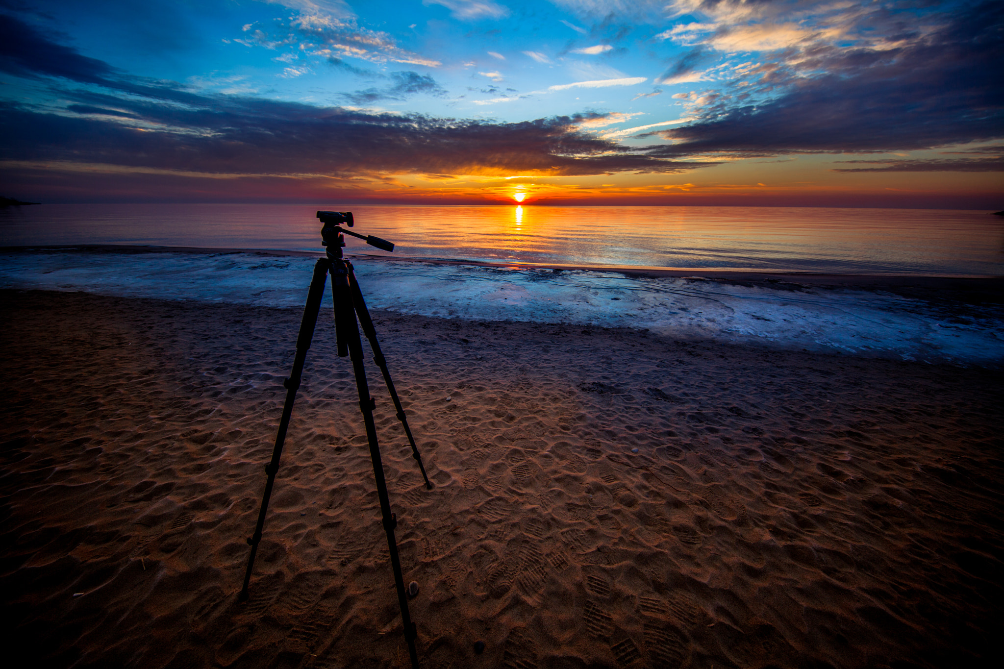 Canon EF 11-24mm F4L USM sample photo. Ontario lake in toronto photography