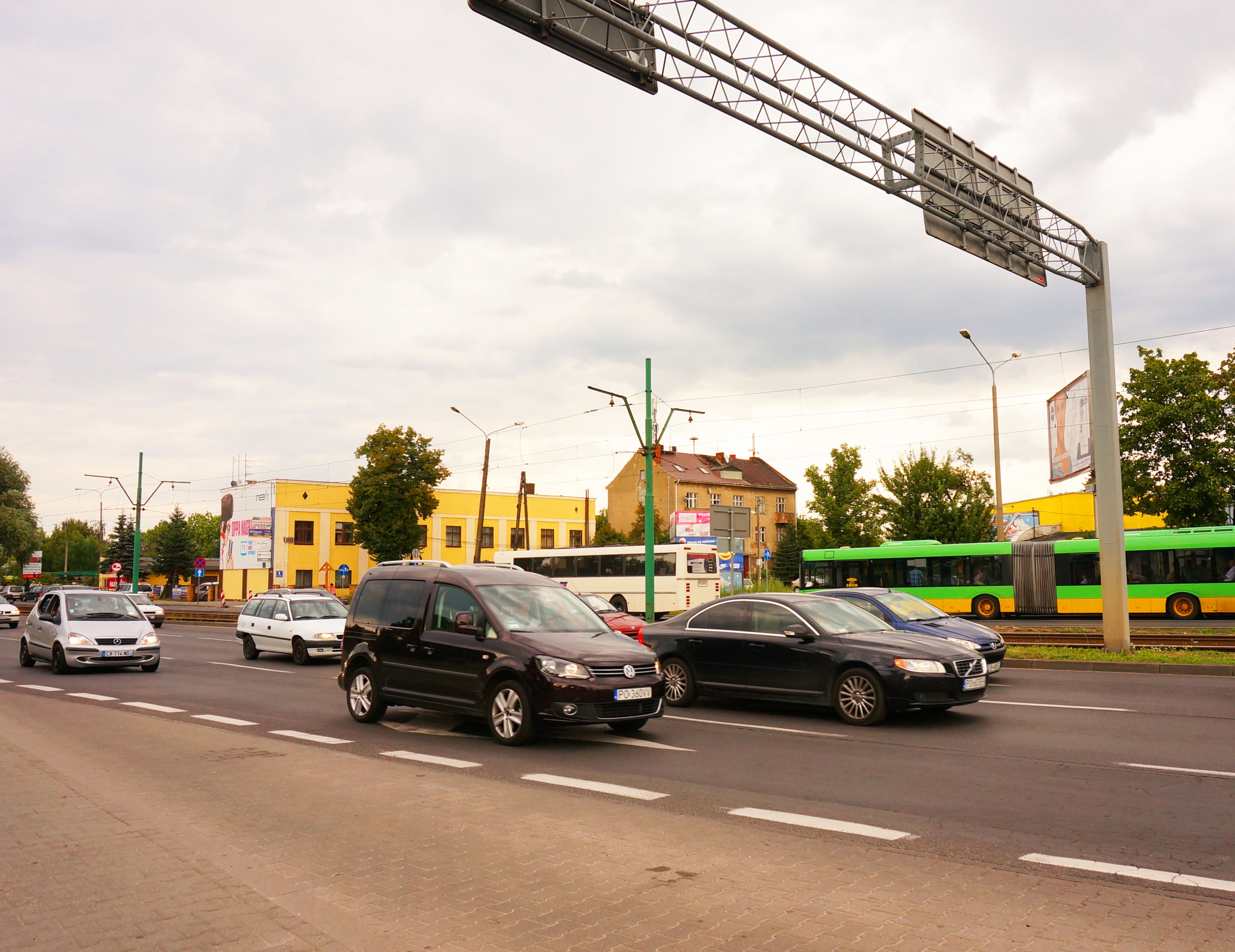 Sony E 16-50mm F3.5-5.6 PZ OSS sample photo. Traffic jam photography