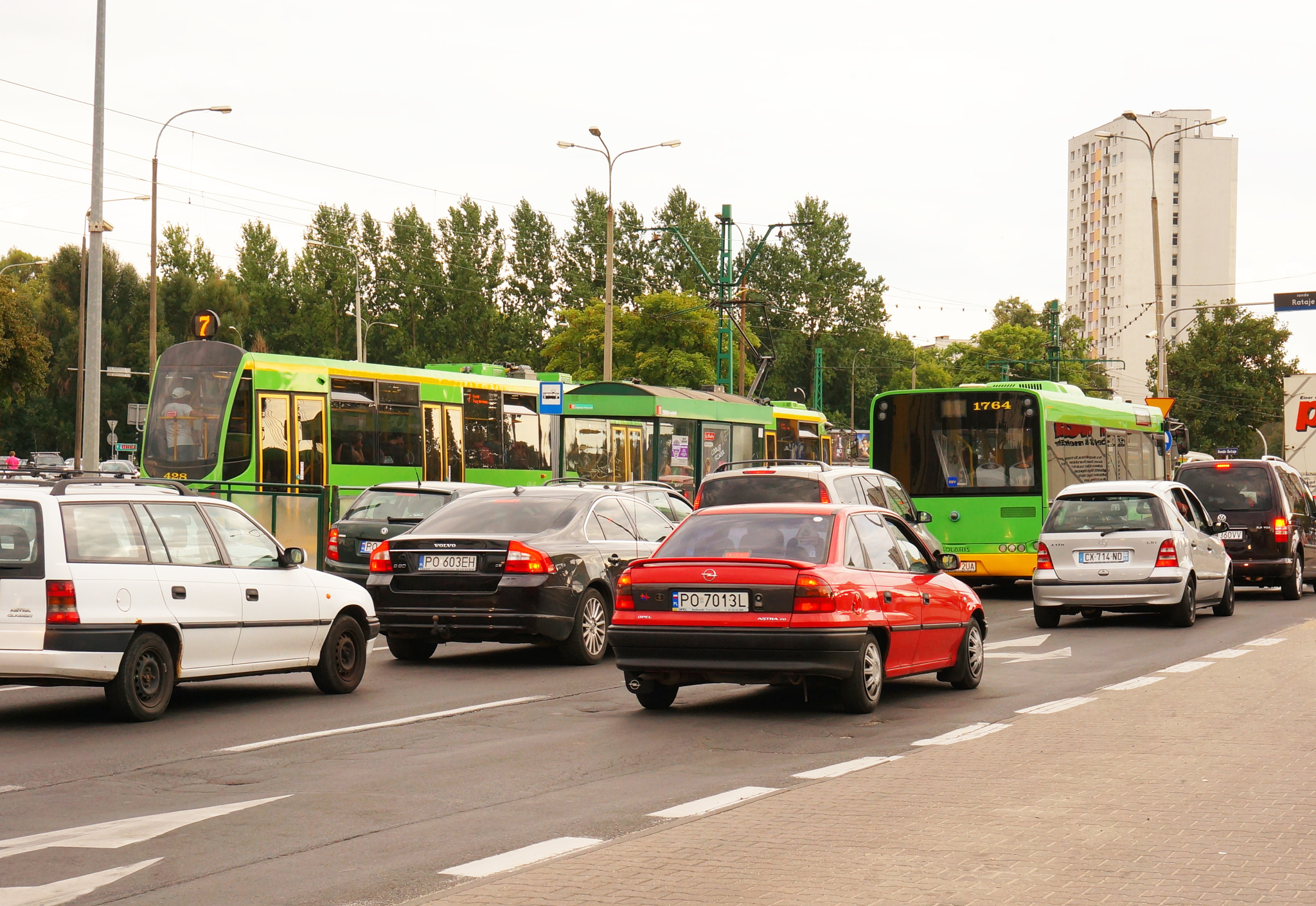 Sony E 16-50mm F3.5-5.6 PZ OSS sample photo. Traffic jam photography