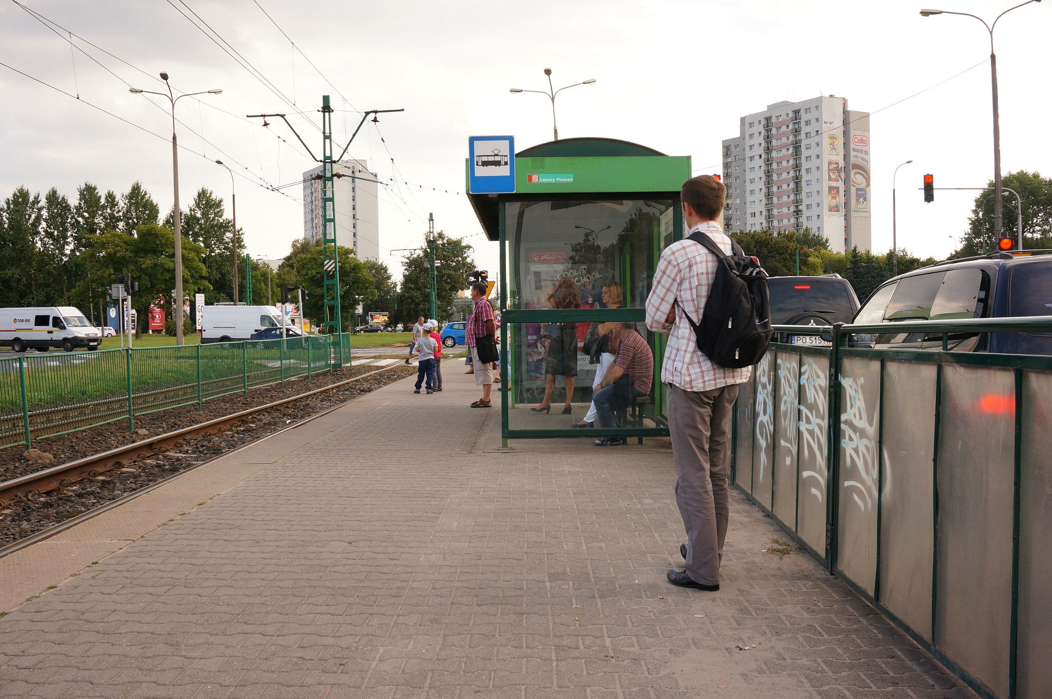 Sony Alpha NEX-5N + Sony E 18-50mm F4-5.6 sample photo. Tram stop photography