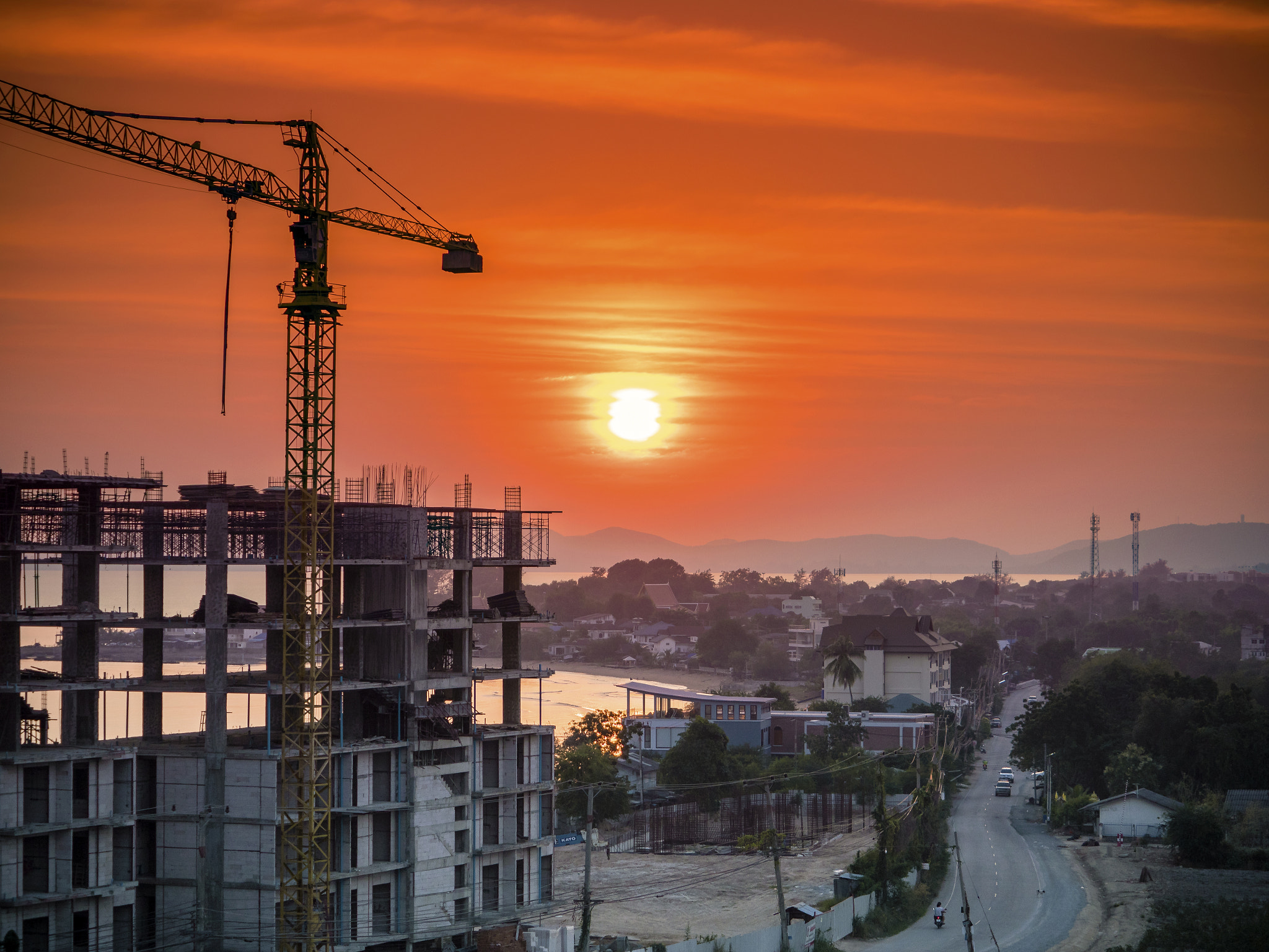 Panasonic Lumix DMC-GX8 sample photo. Construction sunset photography