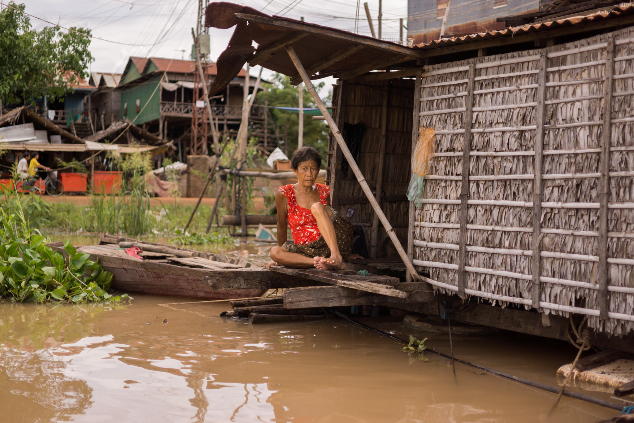 Sony Alpha NEX-7 + E 32mm F1.8 sample photo. Ciudad flotante de phoum kandal iii photography