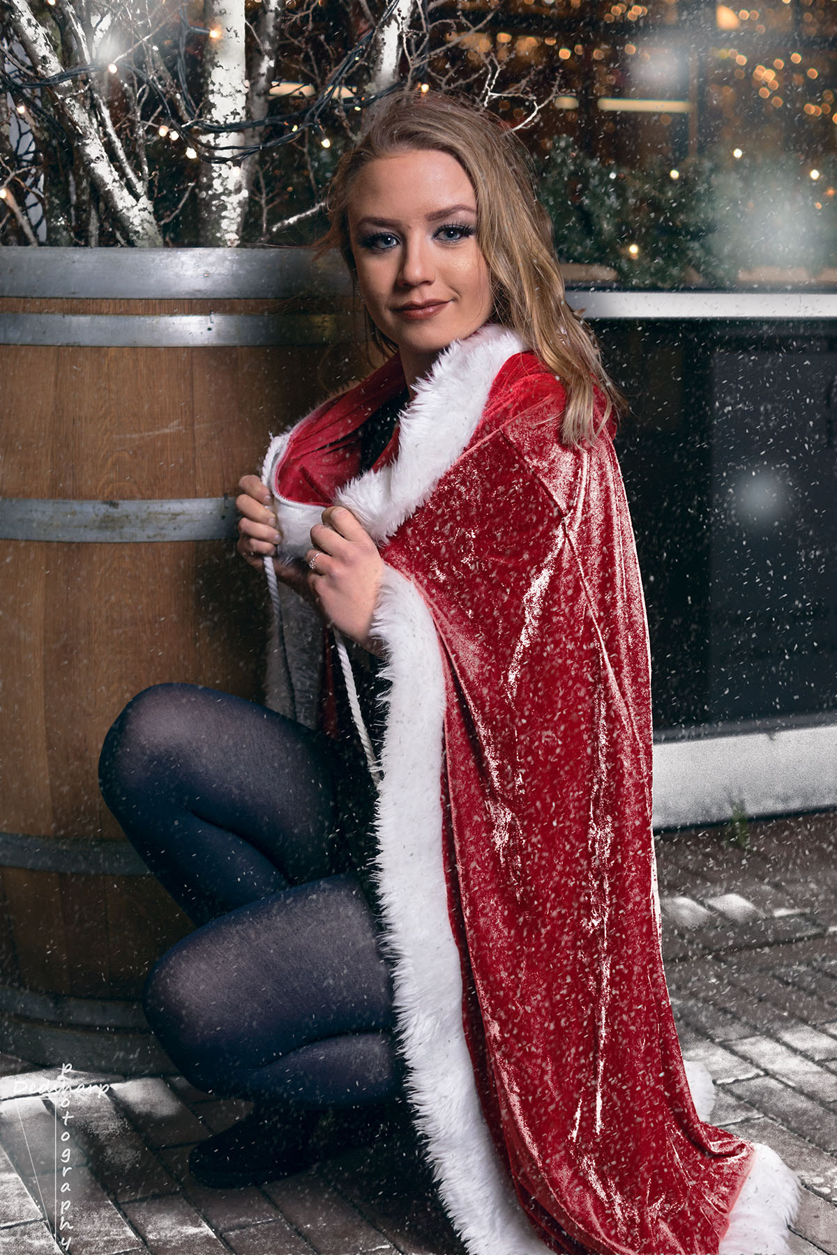 Sony ILCA-77M2 + Sony DT 35mm F1.8 SAM sample photo. Amber 'christmas girl' photography