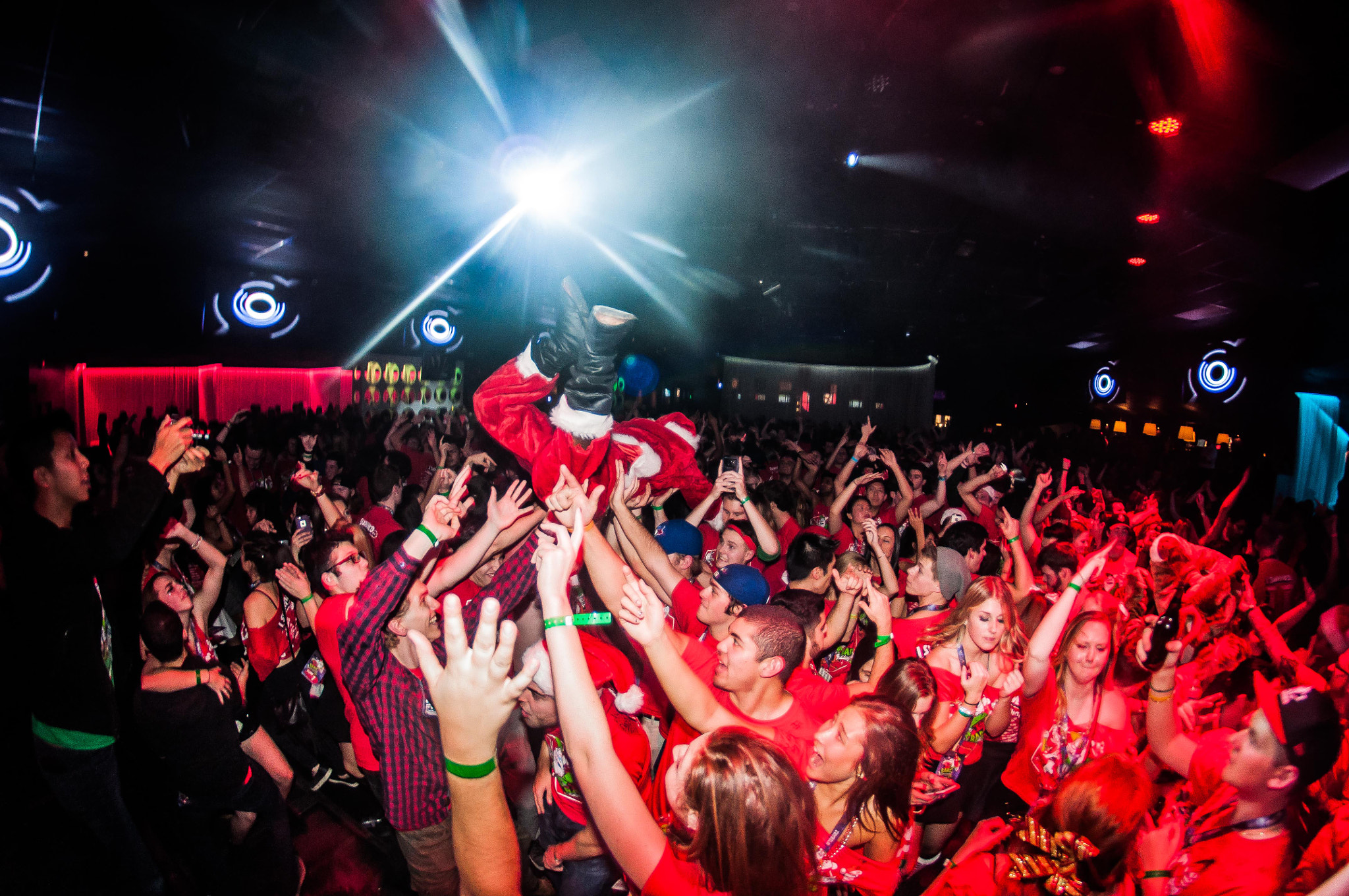 Nikon D90 + Samyang 8mm F3.5 Aspherical IF MC Fisheye sample photo. 12barz of christmas - waterloo, on. photography