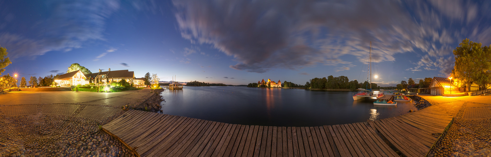 Canon EF-S 10-18mm F4.5–5.6 IS STM sample photo. Castle photography