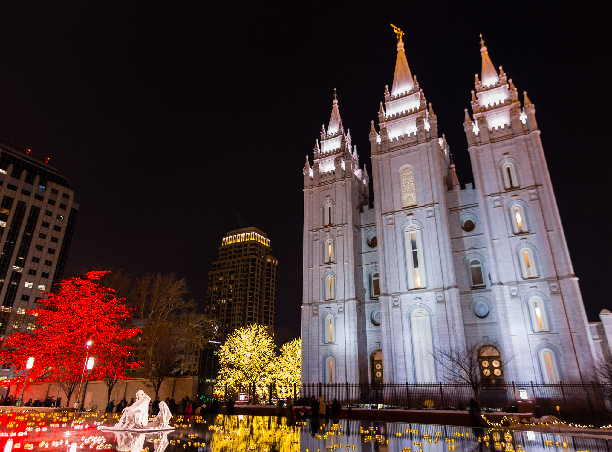 Canon EOS 100D (EOS Rebel SL1 / EOS Kiss X7) sample photo. Temple square lights photography