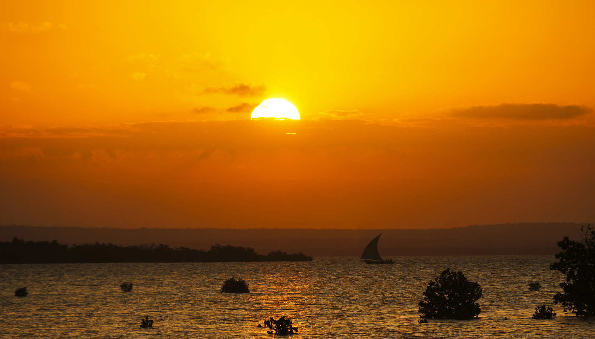Sony E 18-200mm F3.5-6.3 OSS sample photo. Sunset in mozambique photography