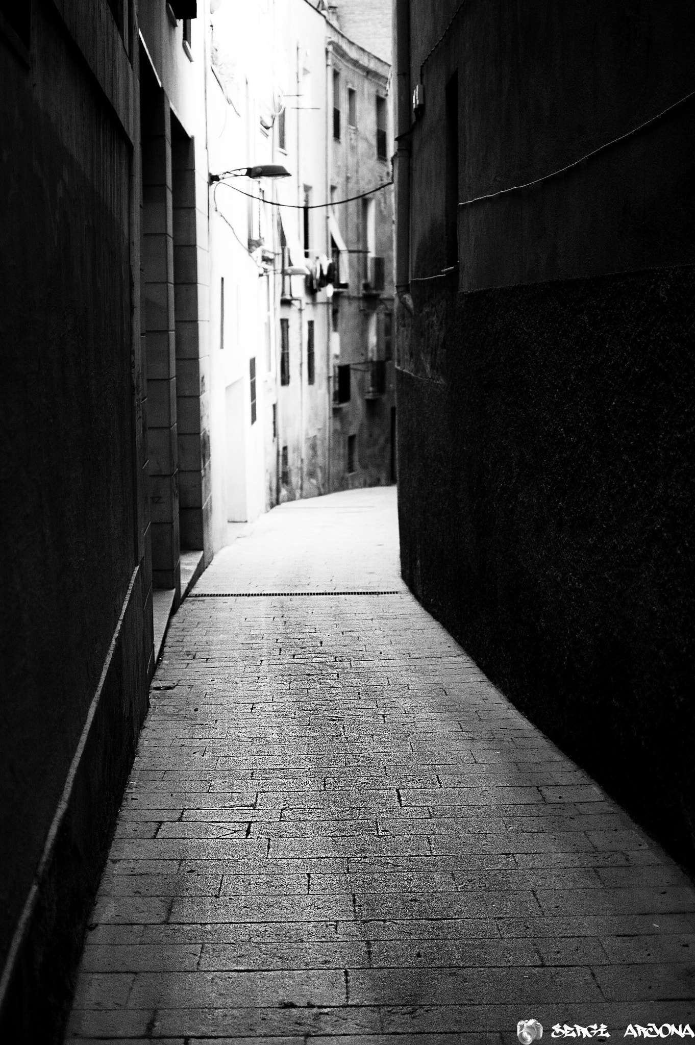 Nikon D50 + Nikon AF-S DX Nikkor 35mm F1.8G sample photo. Downstreet photography