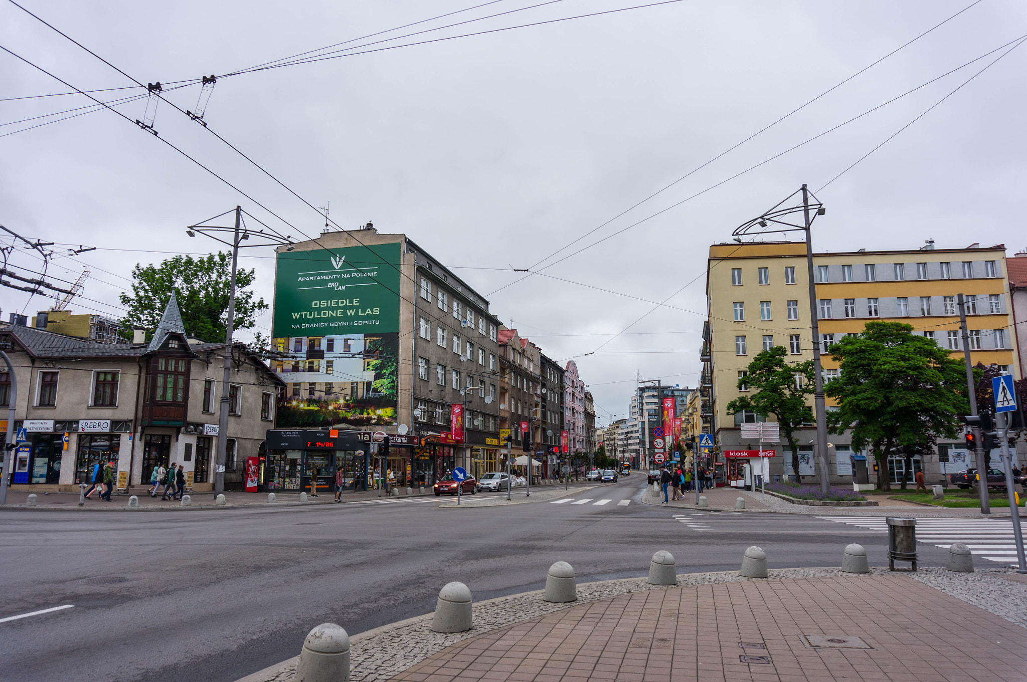 Sony Alpha NEX-5N + Sony E 16-50mm F3.5-5.6 PZ OSS sample photo. Gdynia city center photography