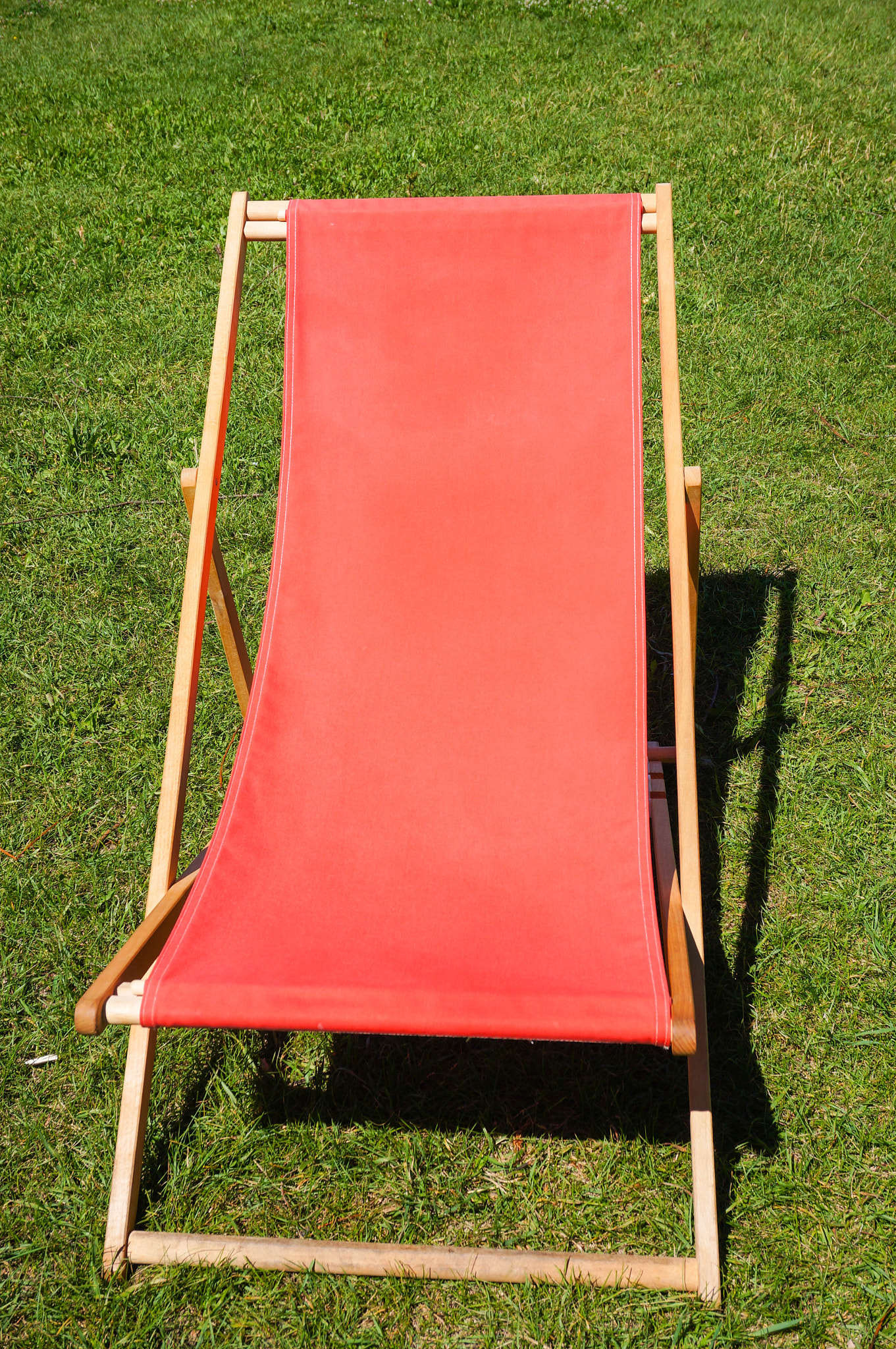 Sony E 16-50mm F3.5-5.6 PZ OSS sample photo. Red sun chair photography