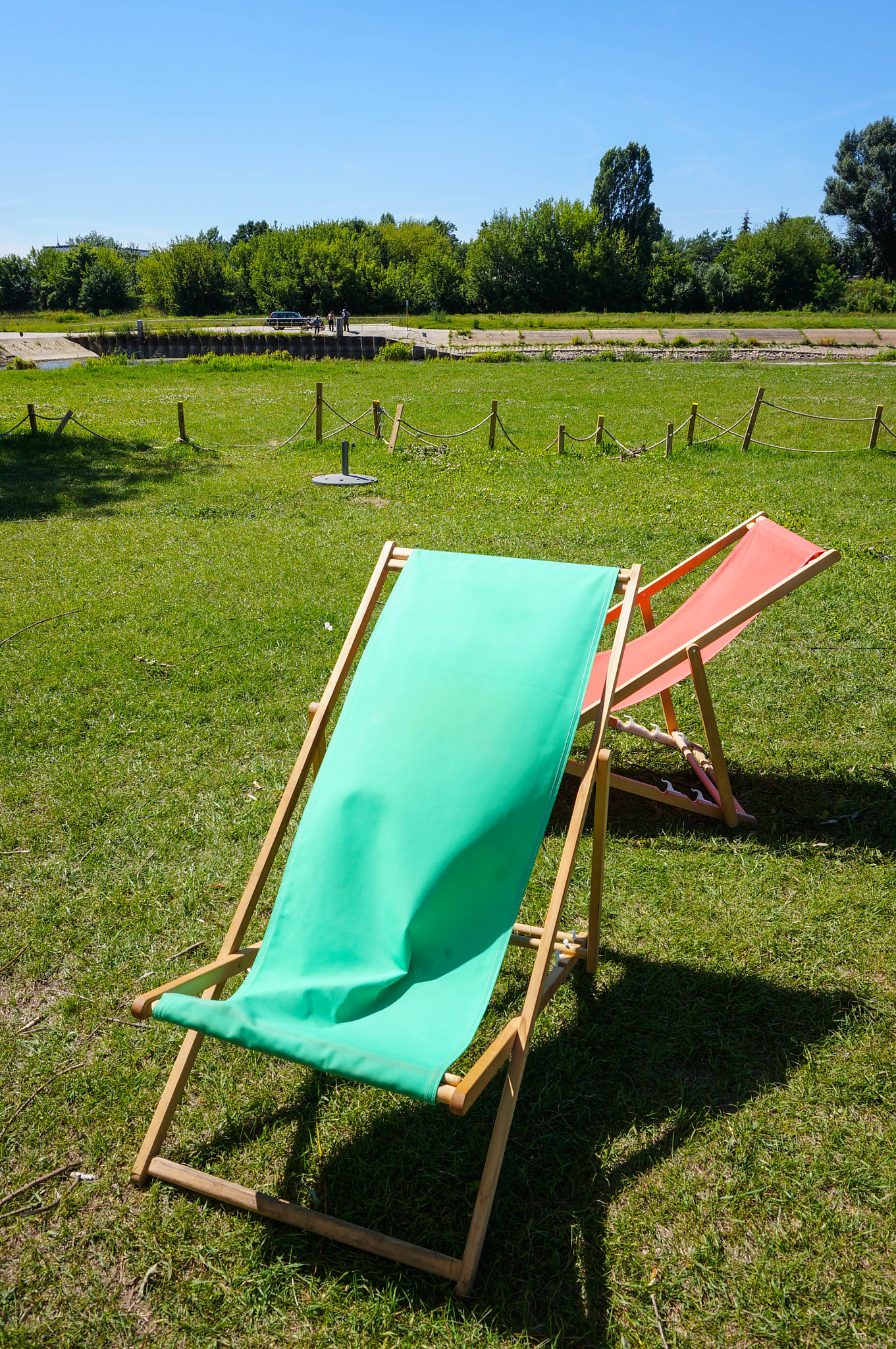 Sony E 16-50mm F3.5-5.6 PZ OSS sample photo. Green sun chair photography