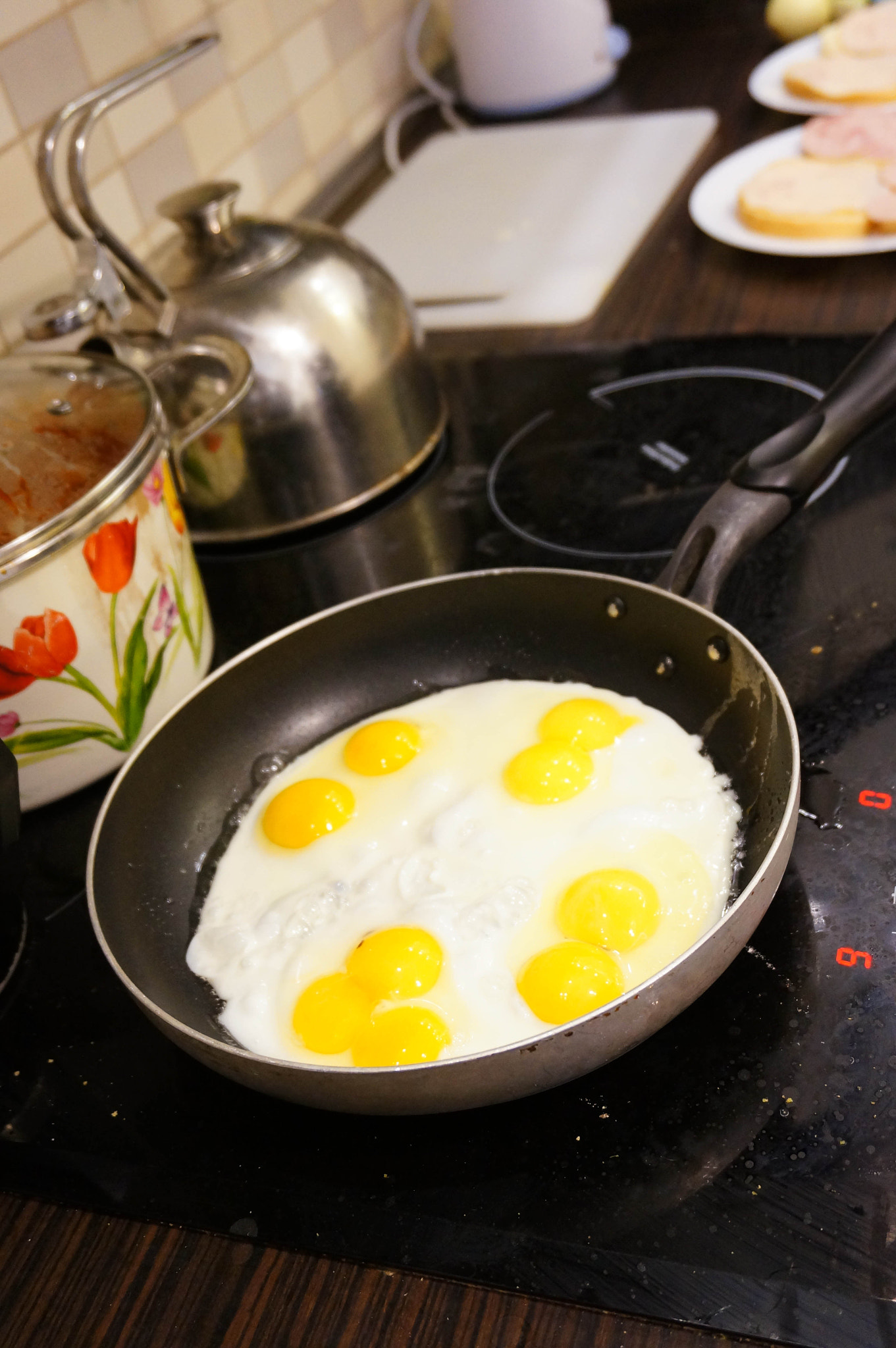Sony E 16-50mm F3.5-5.6 PZ OSS sample photo. Eggs in a pan photography