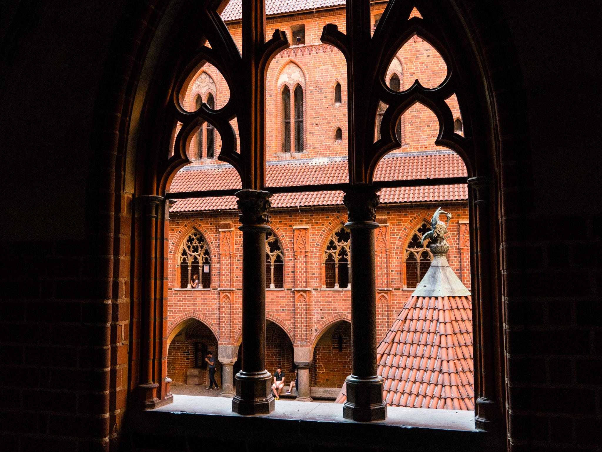 LUMIX G VARIO PZ 14-42/F3.5-5.6 sample photo. Castle window photography