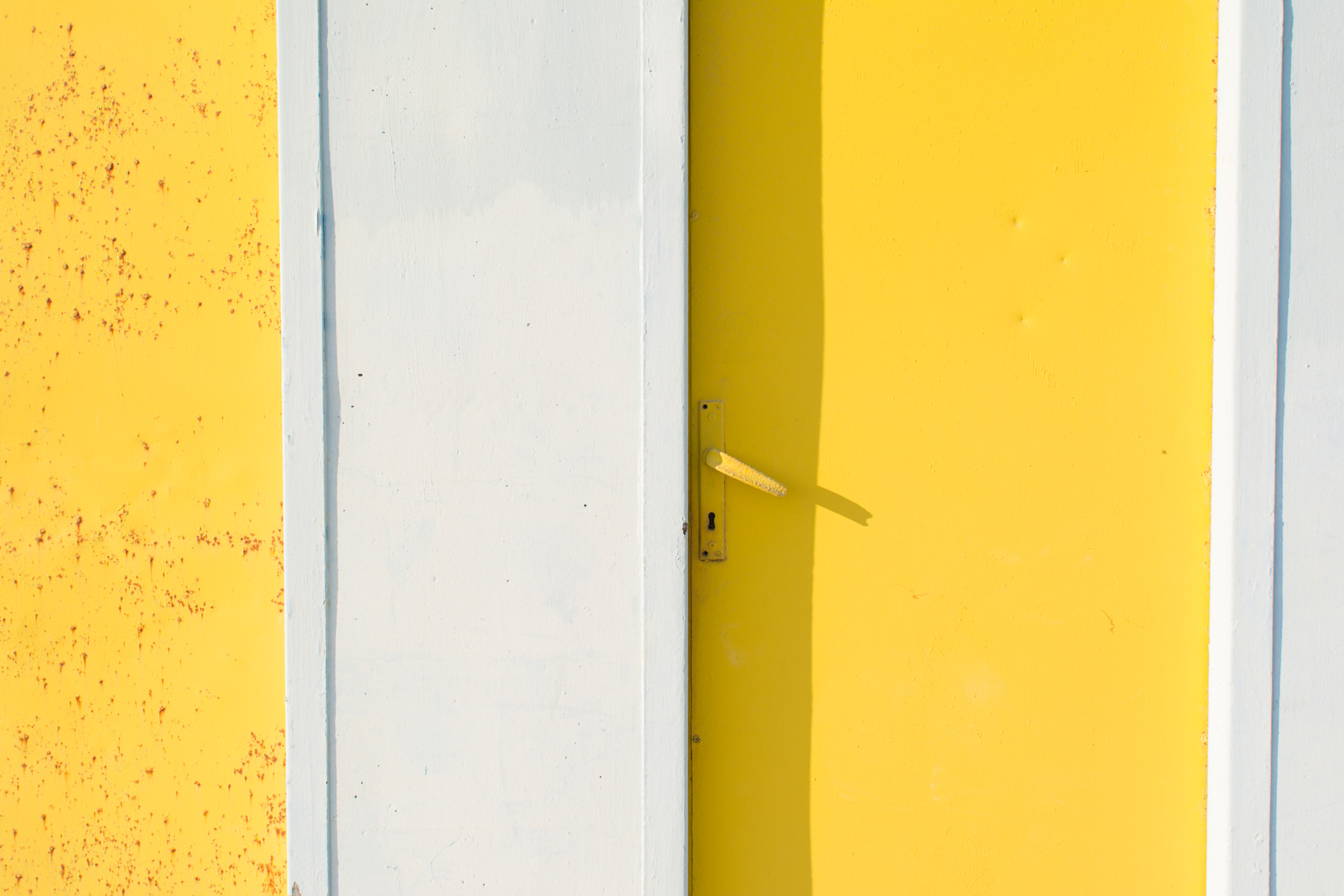 Nikon D7100 + Nikon AF Nikkor 20mm F2.8D sample photo. Yellow door photography