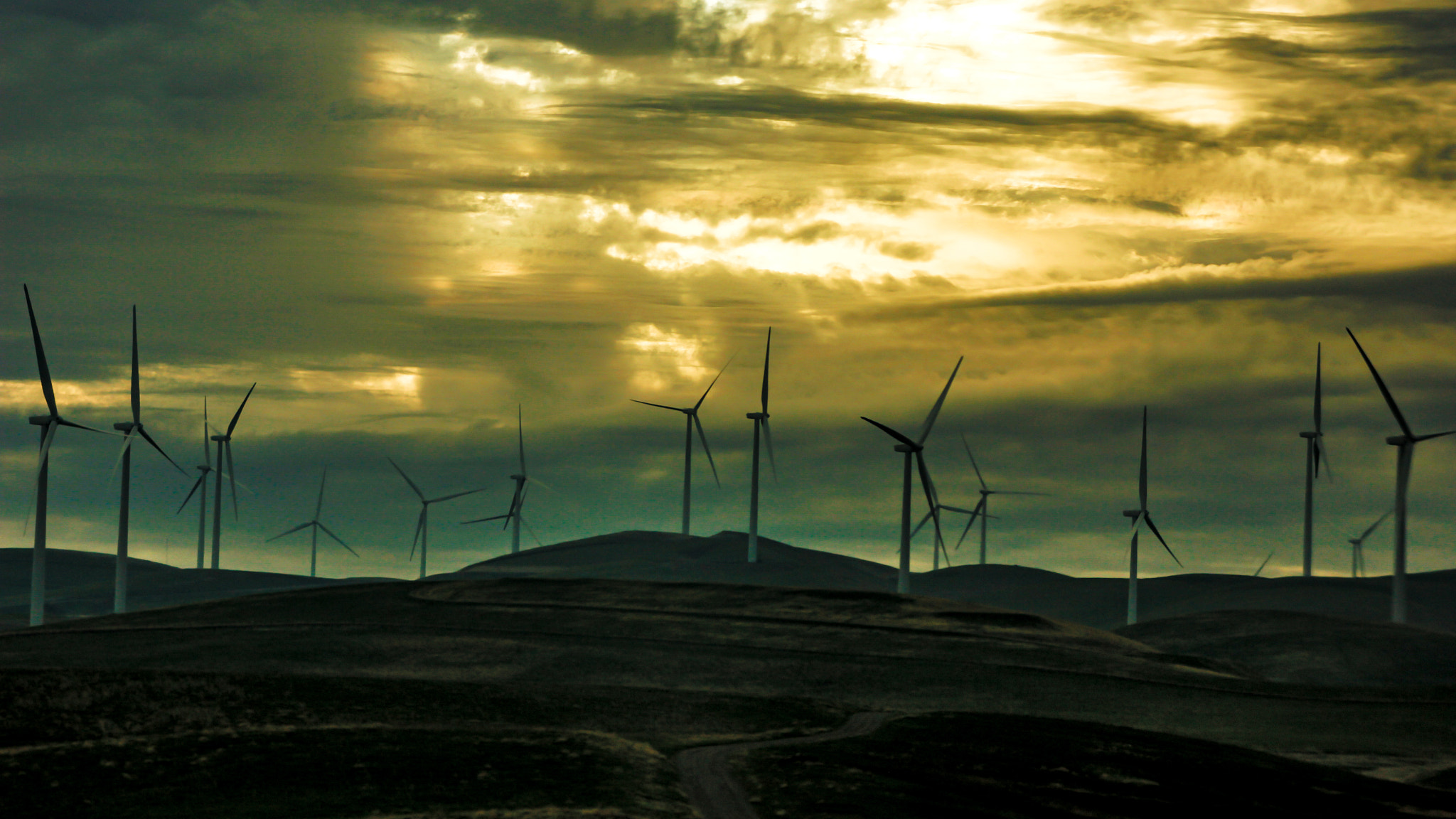Canon EOS 550D (EOS Rebel T2i / EOS Kiss X4) sample photo. Windmills photography