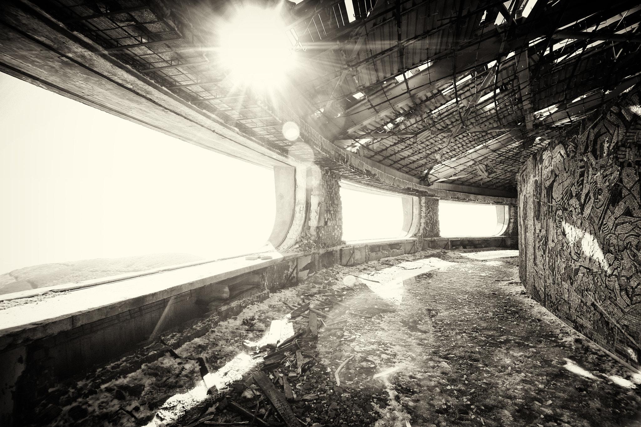 Canon EOS 5D + Tokina AT-X Pro 11-16mm F2.8 DX sample photo. Abandoned spaceship photography