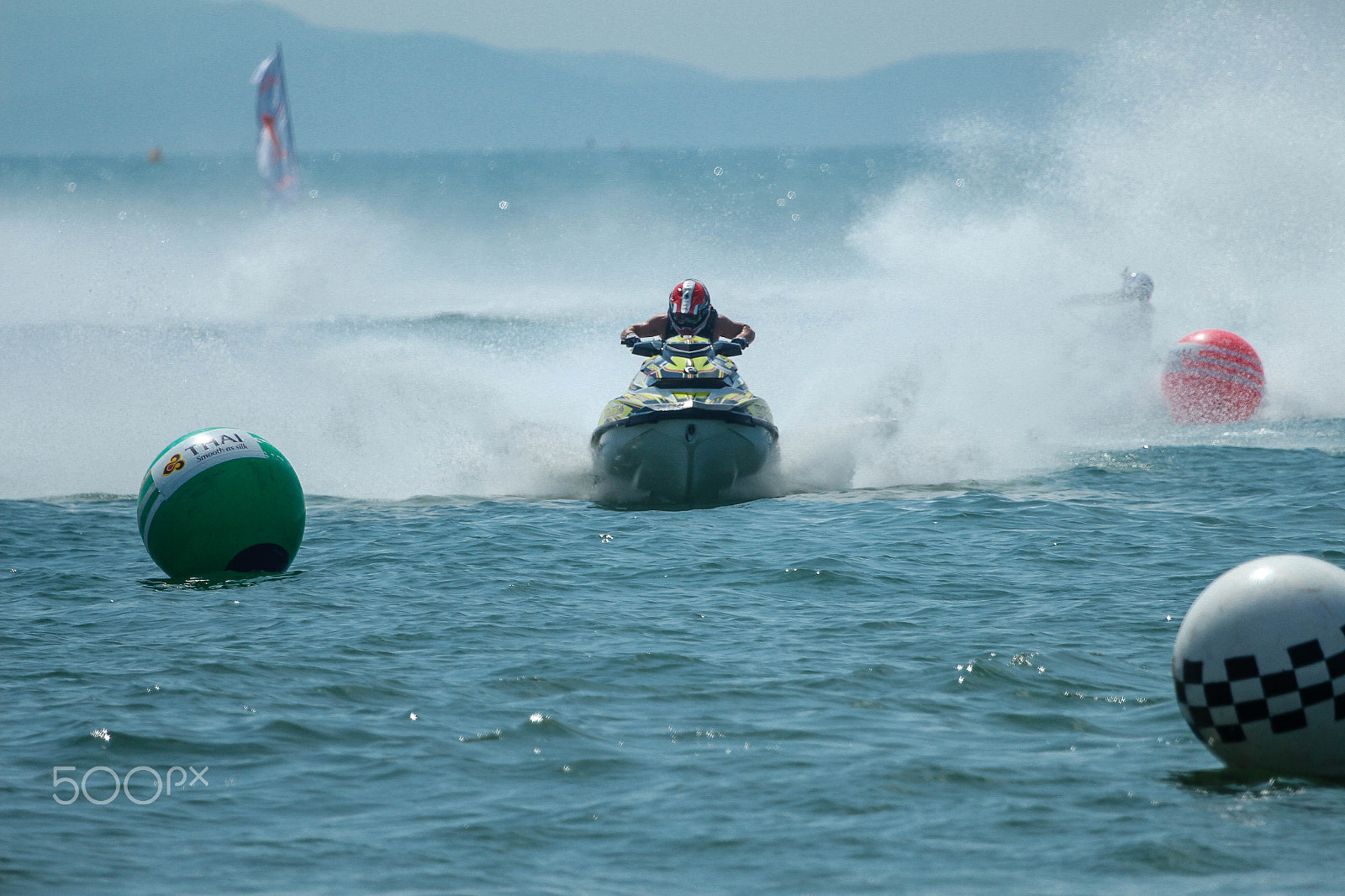 Canon EOS 700D (EOS Rebel T5i / EOS Kiss X7i) + Canon EF 100-400mm F4.5-5.6L IS USM sample photo. Jet ski racing photography