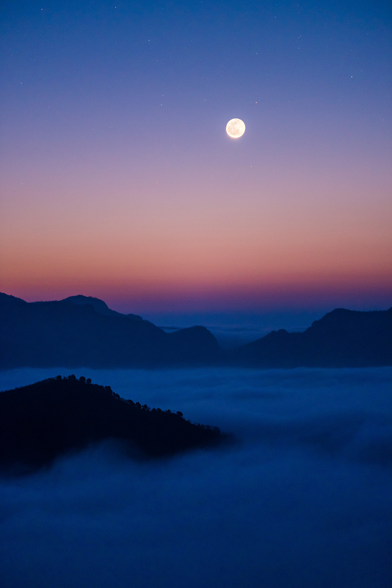 ZEISS Apo Sonnar T* 135mm F2 sample photo. Waxing crescent over mist photography