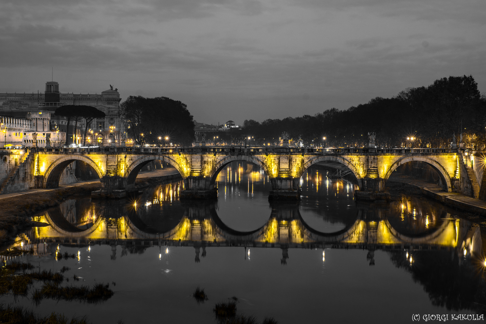 E 32mm F1.8 sample photo. Roma by night photography